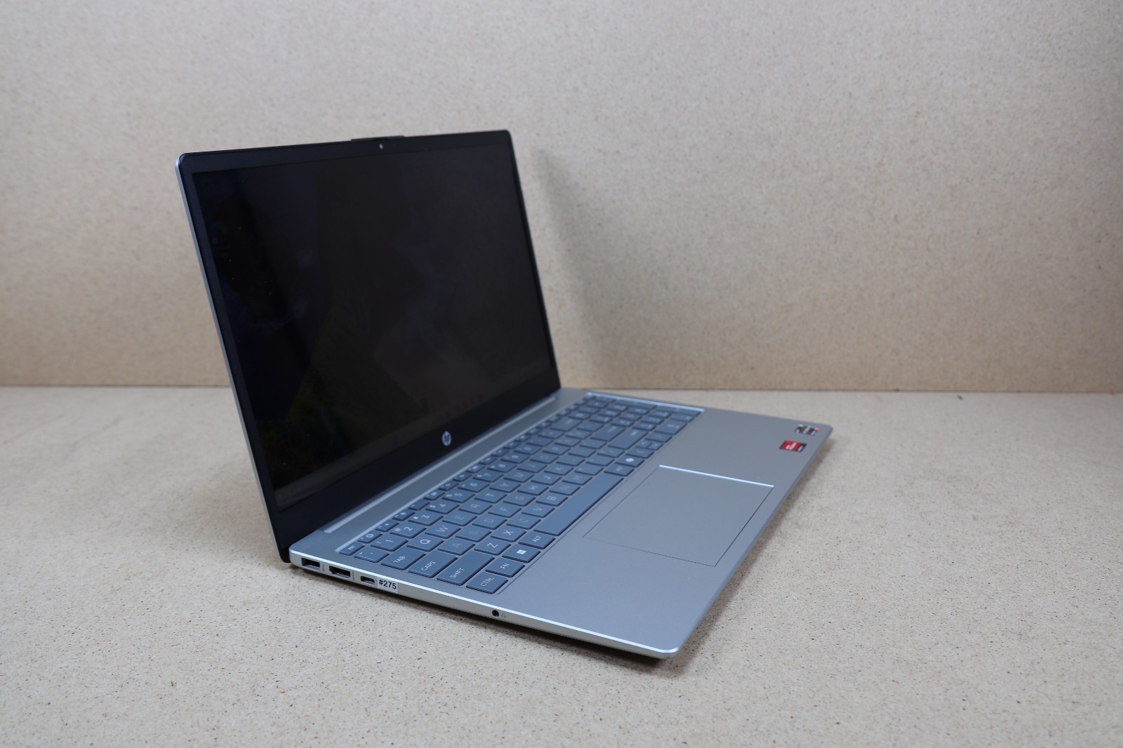 15.6″ HP Laptop 15-FC0245DX / (Touch) / Ryzen 5-7520U / 16GB / 256GB (275)