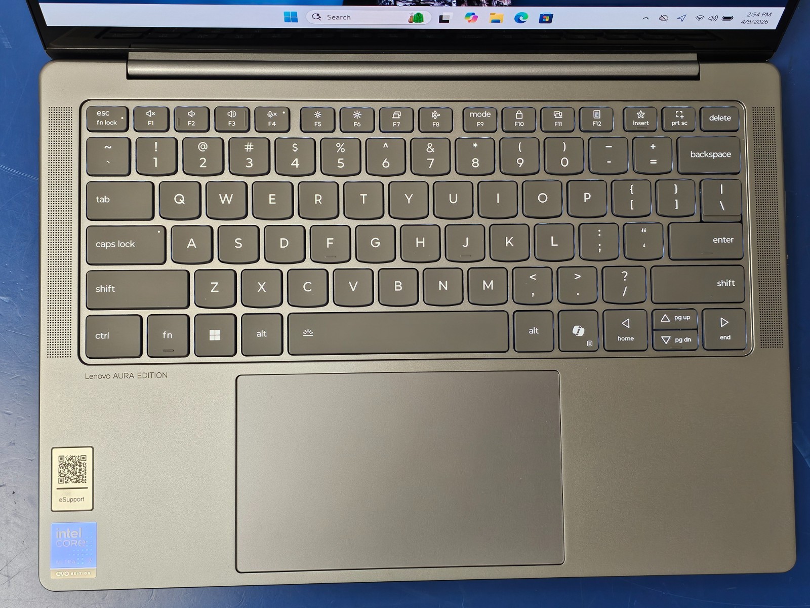 Lenovo Slim 7 14ILL10, Intel Core Ultra 7 258V, 2.20 GHz, 32 GB RAM, 1 TB NVMe