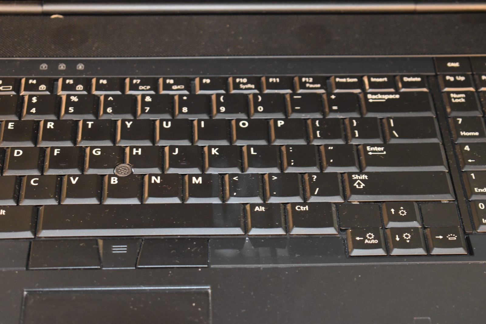 Dell Precision M6400 17″ Windows XP Pro 32-bit T9900 3.06GHz SSD AMD FirePro