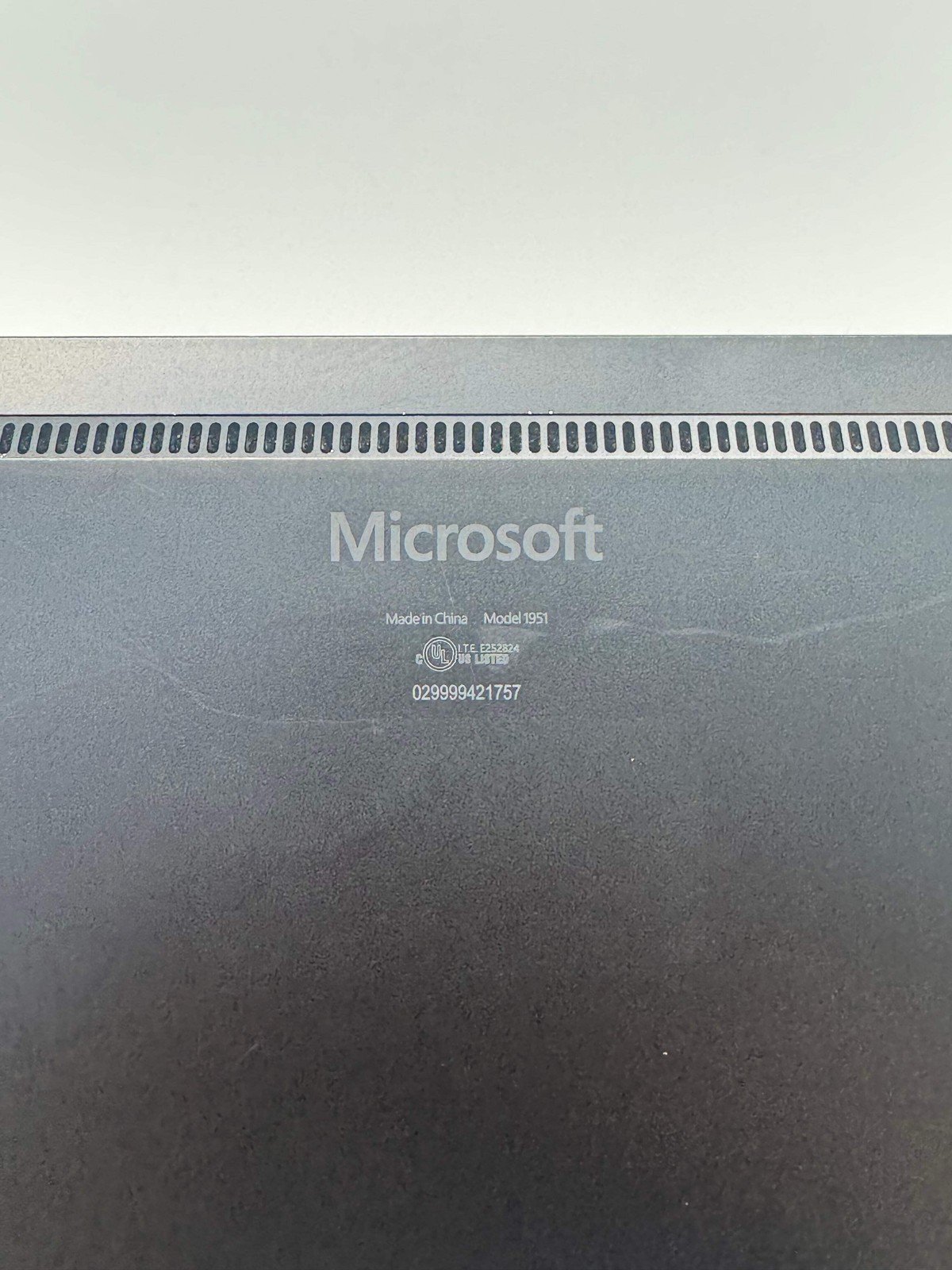 Microsoft Surface Laptop 4 1951 13.5″ Core i7 11th Gen 16GB 256GB Black Used