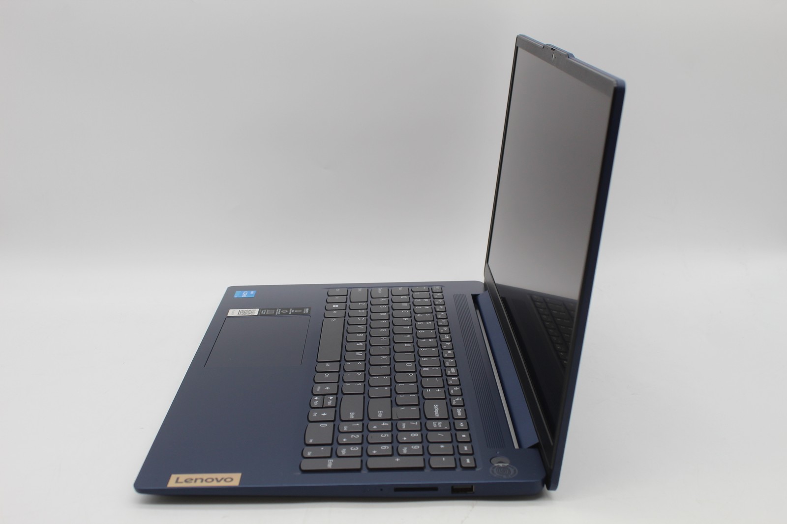 Lenovo IdeaPad Slim 3 15IRU8 Core i3-1315U 1.2GHz 8GB 256GB SSD PC1795843