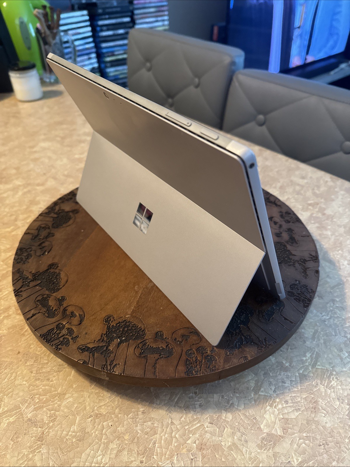 Windows 10 Surface Pro 128GB Excellent Condition: Includes Keyboard +Mouse+Case