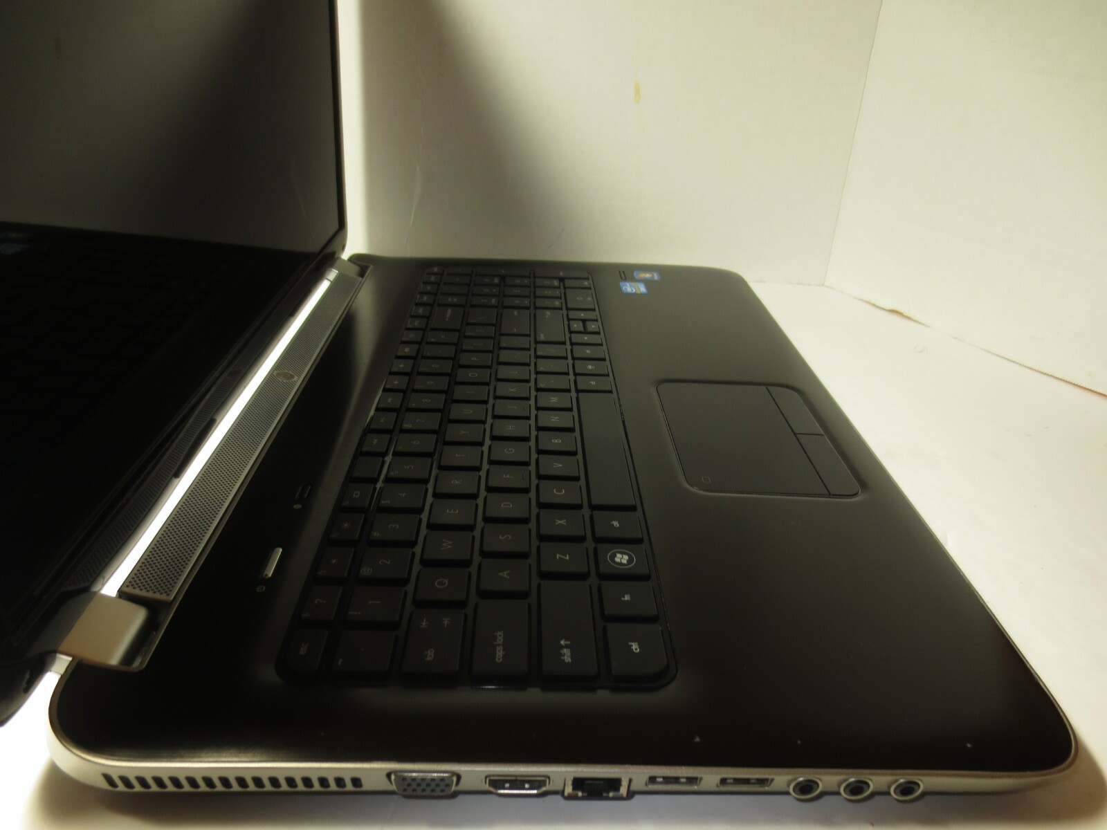 HP PAVILION DV7-6B32US 17.3″ CORE i7-2670QM@2.2GHz 8GB RAM 640GB HDD WIN7 OFF13