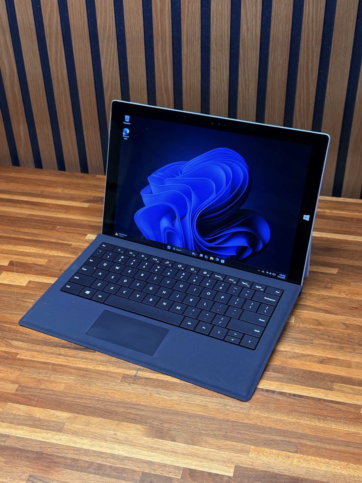 Microsoft Surface Pro 3 i5 4GB 128GB SSD W11 Pro Keyboard Charger Tablet PC