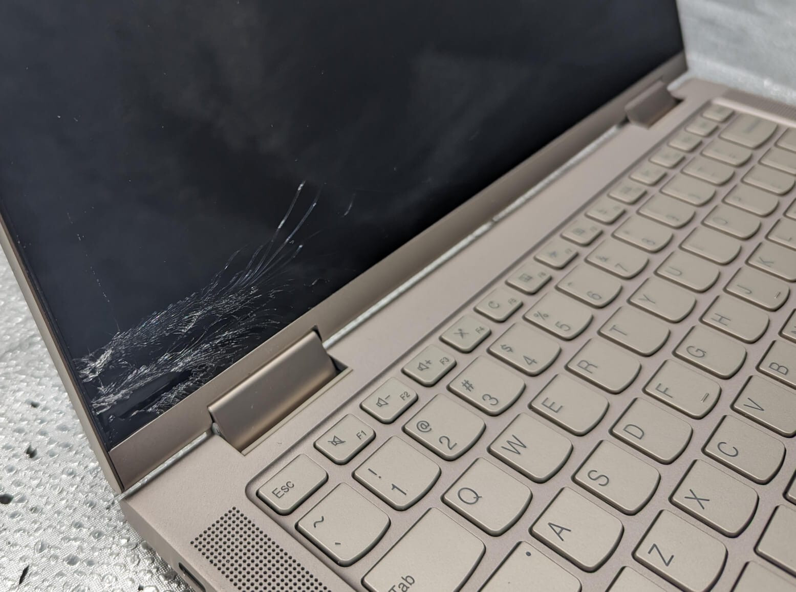 Lenovo Yoga C740-14IML 14inch Intel Core i5 10th Gen. NO HDD/NO OS *PLEASE READ*