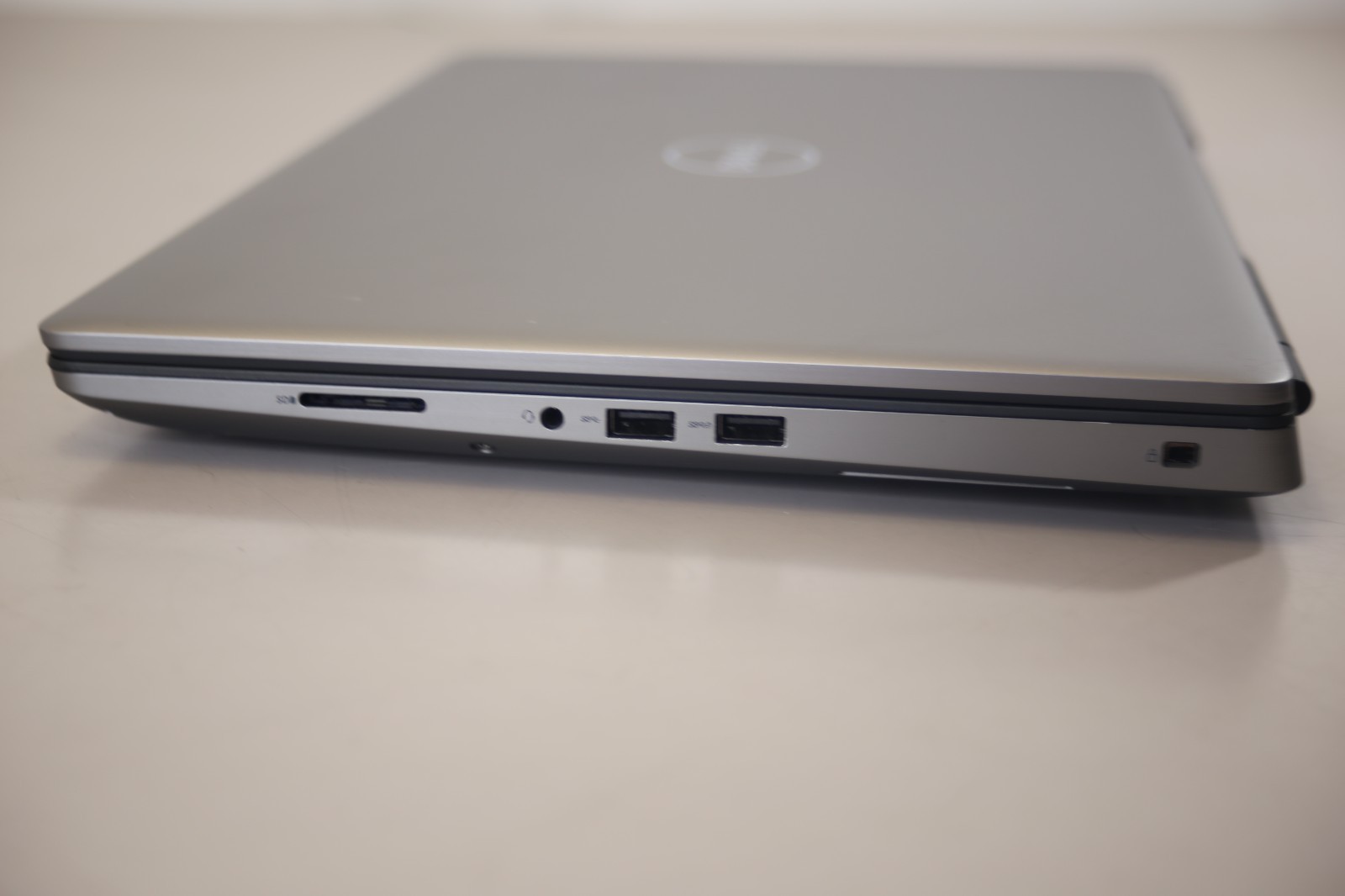 Dell Precision 7550 15.6″ FHD i9-10885H 16GB 256GB SSD nVIDIA T2000 Win11 Pro