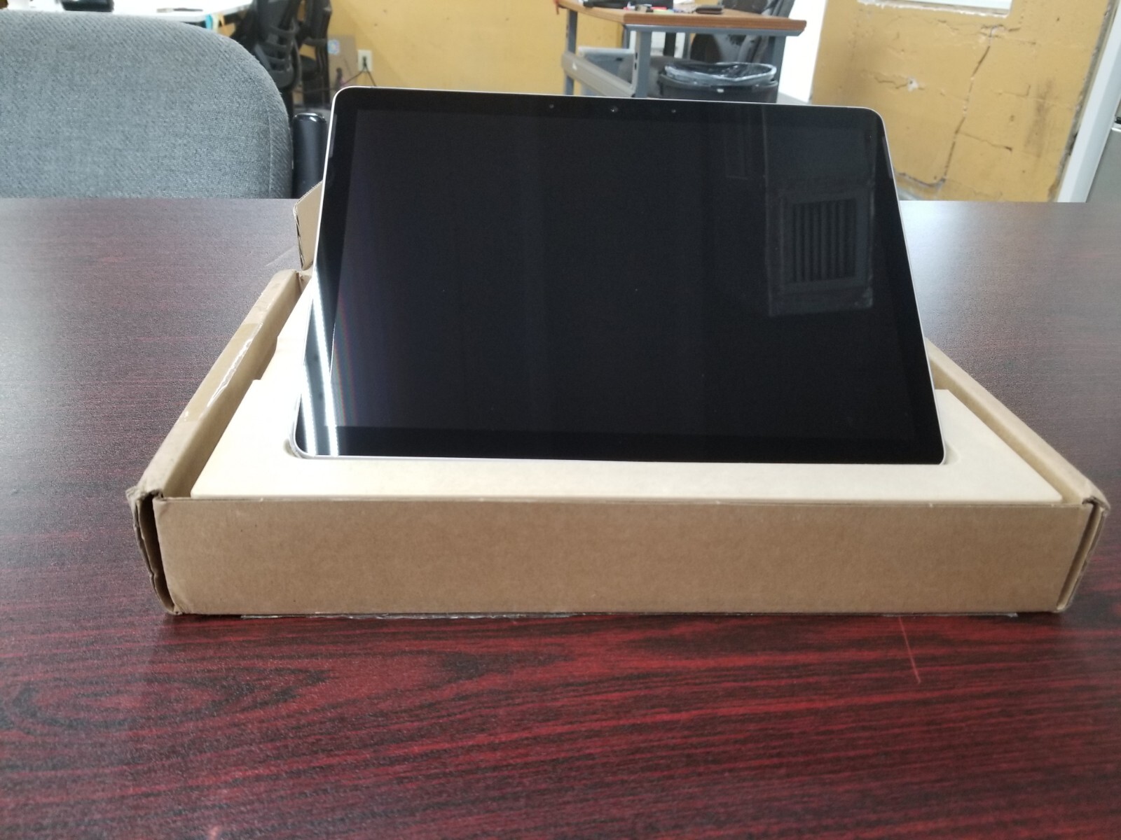 Microsoft Surface Go 2 10.5″ (64GB SSD, Intel Core m3-8100Y, 1.10 GHz, 4GB)