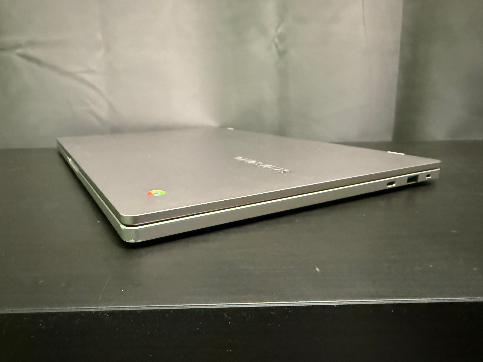 Samsung Chromebook XE350XBA (15.6″, Intel N4000, 4GB, 32GB, ChromeOS) w/ Charger