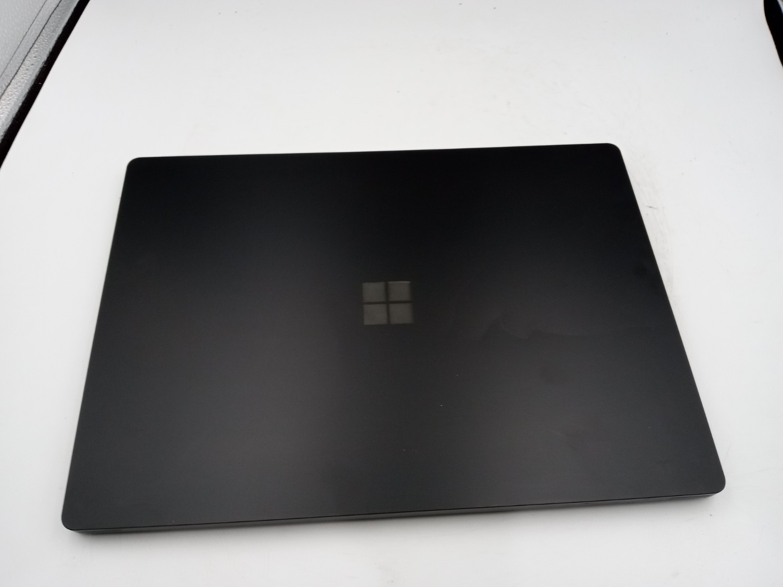Microsoft Surface Laptop 4 1979 15″ Intel i7-1185G7 16GB RAM 256GB SSD W11 -READ