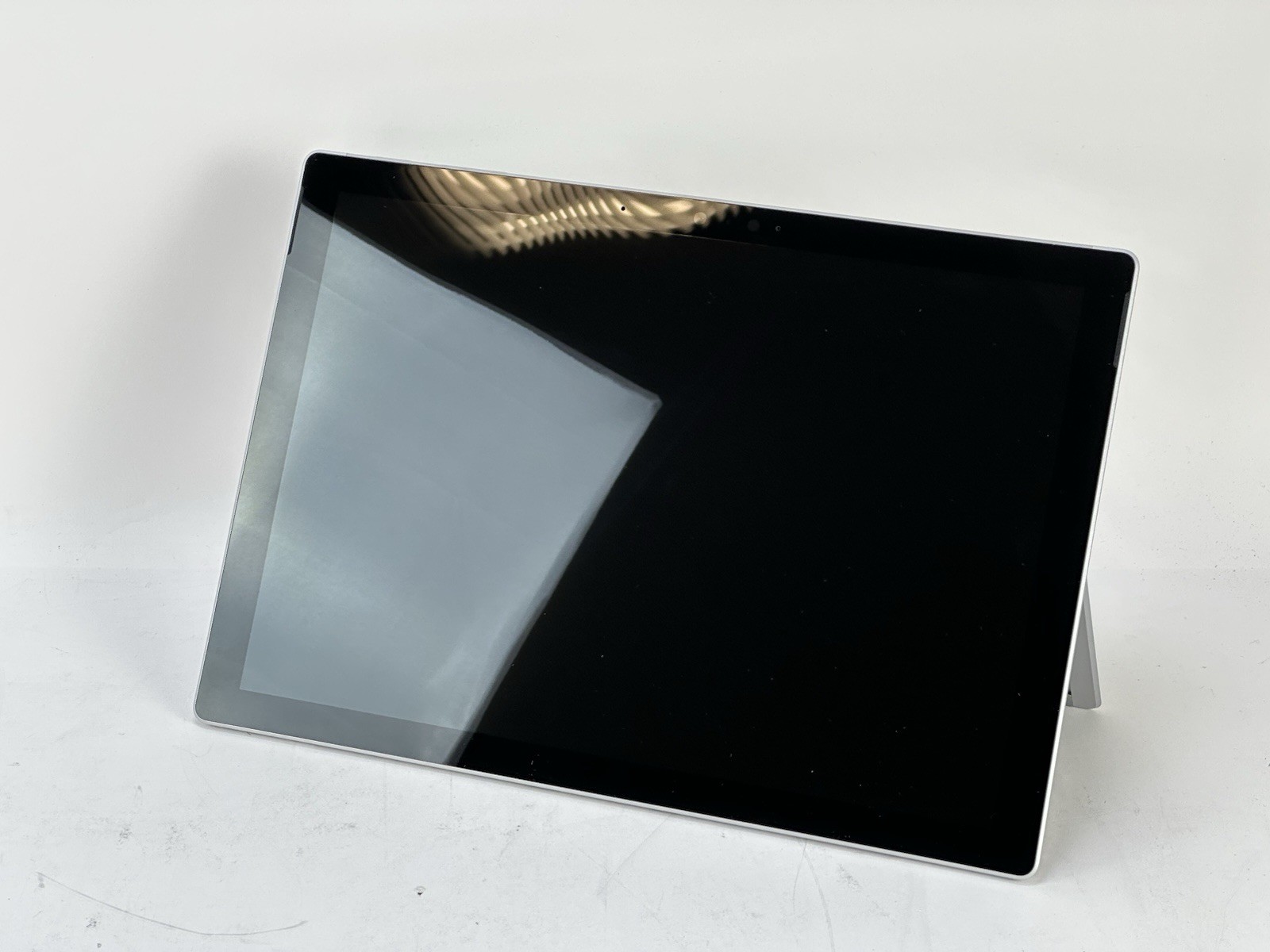 Microsoft Surface Pro 7+ 12.3″ 2736 x 1824 Intel i5-1135G7 8GB LPDDR4 256GB SSD