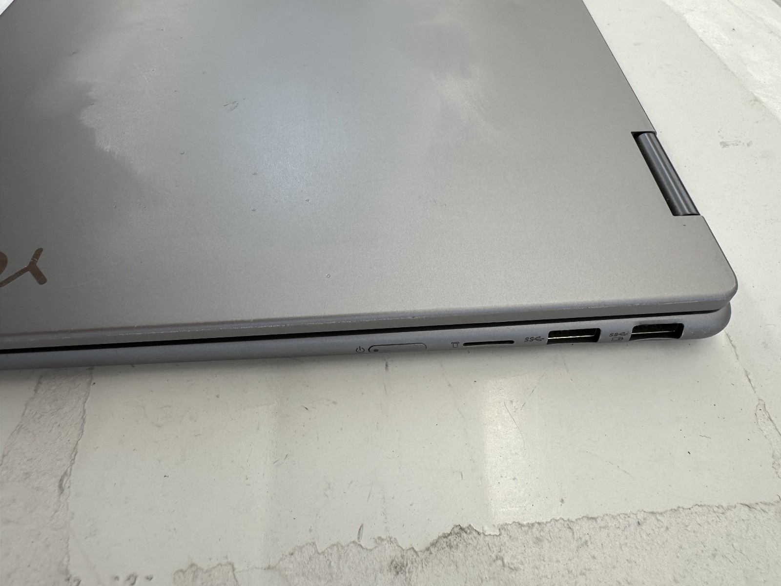 Lenovo 83BS Yoga 7 2-in-1 16″ Touchscreen AMD Ryzen 5 7535U 2.9GHz 8GB 512GB SSD