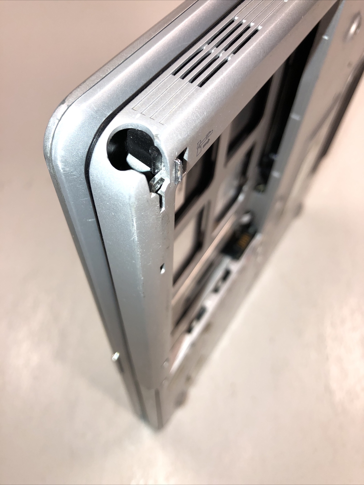 Gateway M275 Folding Tablet Laptop Not Able To Test. – For Parts Only