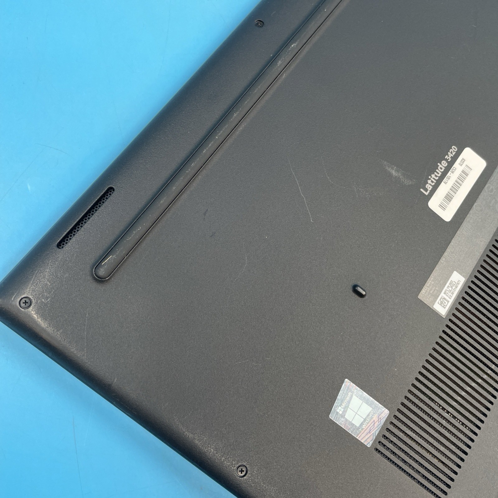 Dell Latitude 3420 | i5-1135G7 | 8GB RAM | 256GB SSD | WIN 11 PRO | 79% BATT
