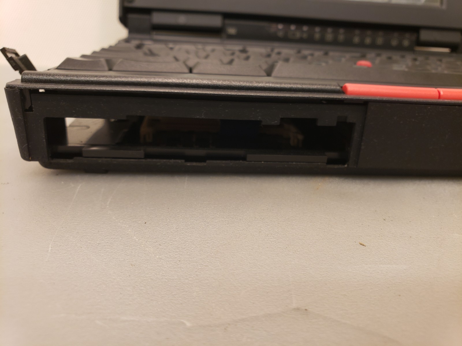 Vintage IBM Thinkpad 755C Intel 486-DX4 Laptop 9545-LOG for Project or Parts