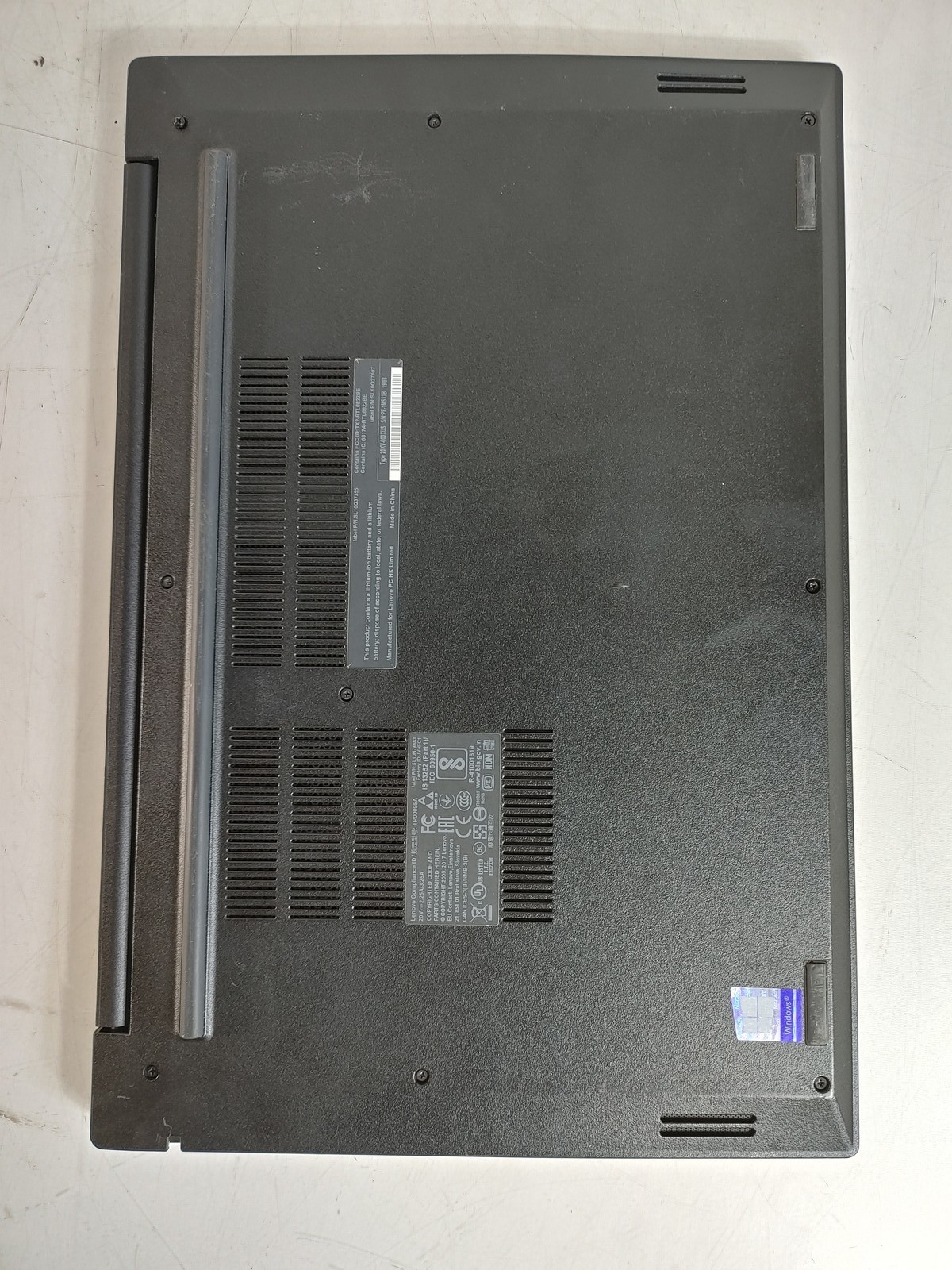 Lenovo ThinkPad E585 Ryzen 3 2200U 2.40 GHz 8 GB DDR4 No HDD