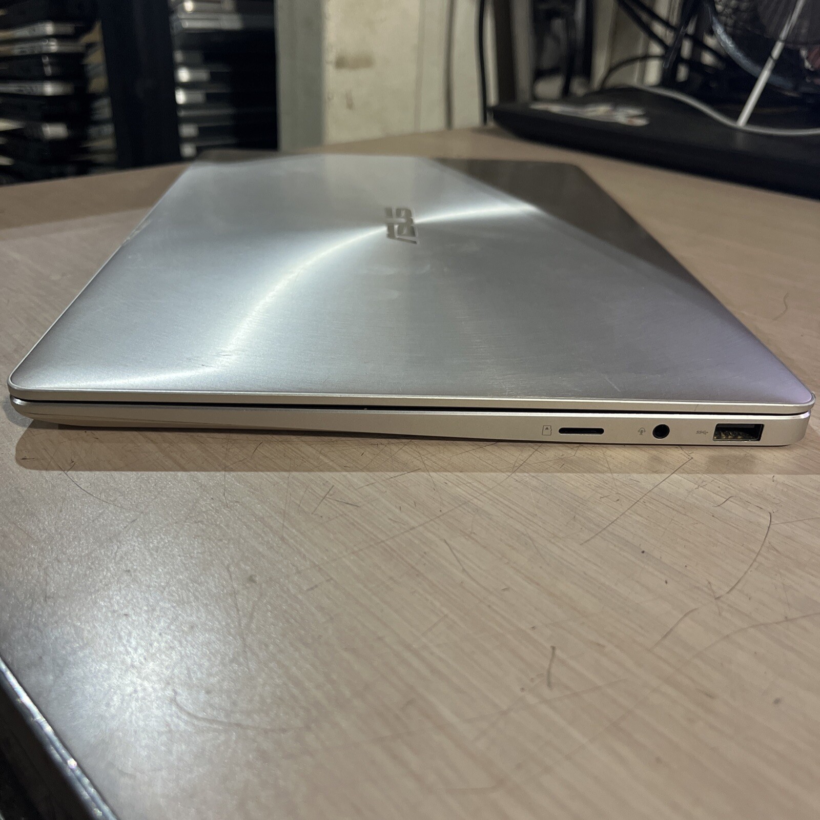 ASUS UX331U NOTEBOOK PC INTEL CORE I5 8TH GEN 8GB RAM NO HD ,