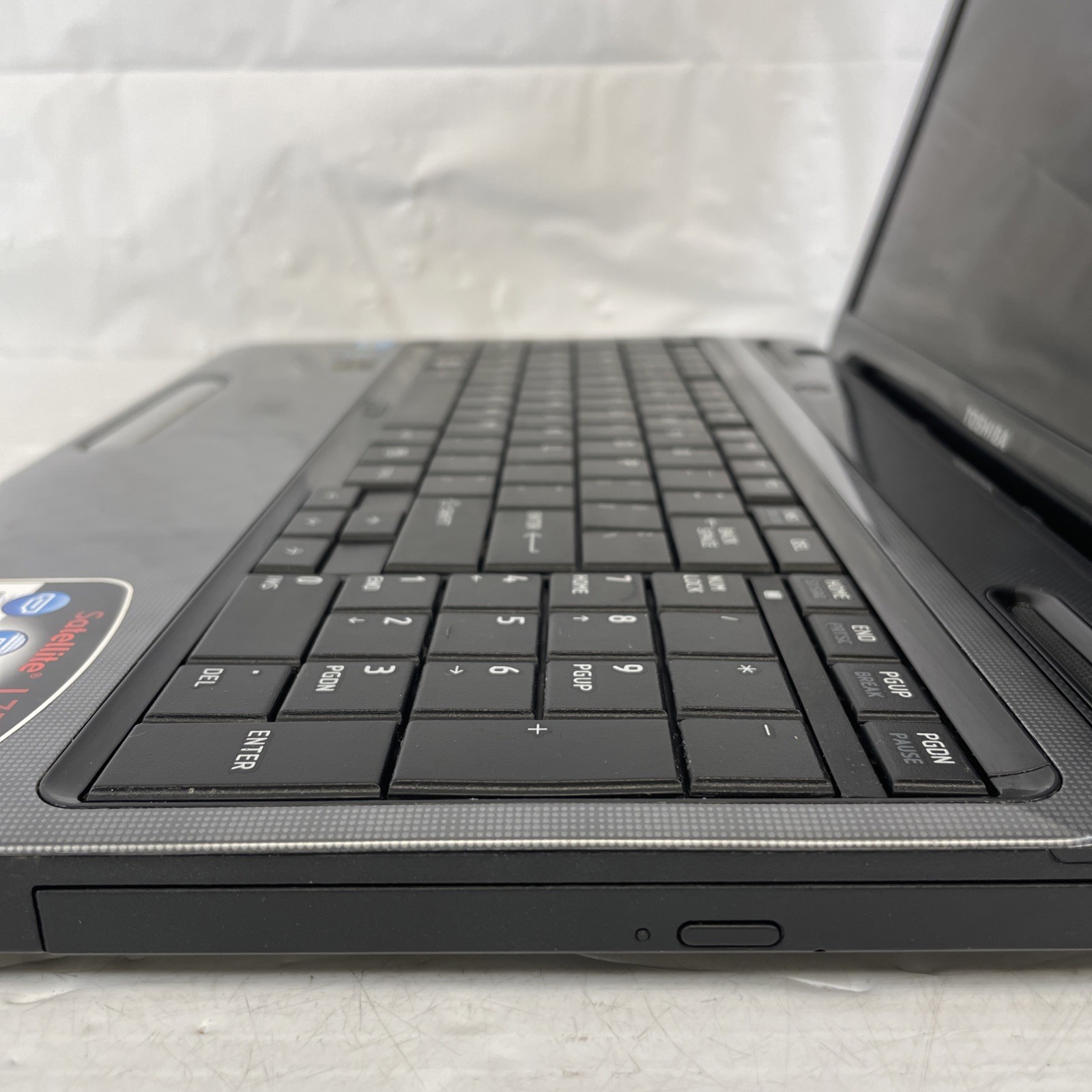 Toshiba Satellite L755-S5103 15.6″ Intel i3-2350M 2.3GHz 8GB RAM 320GB HDD Win10
