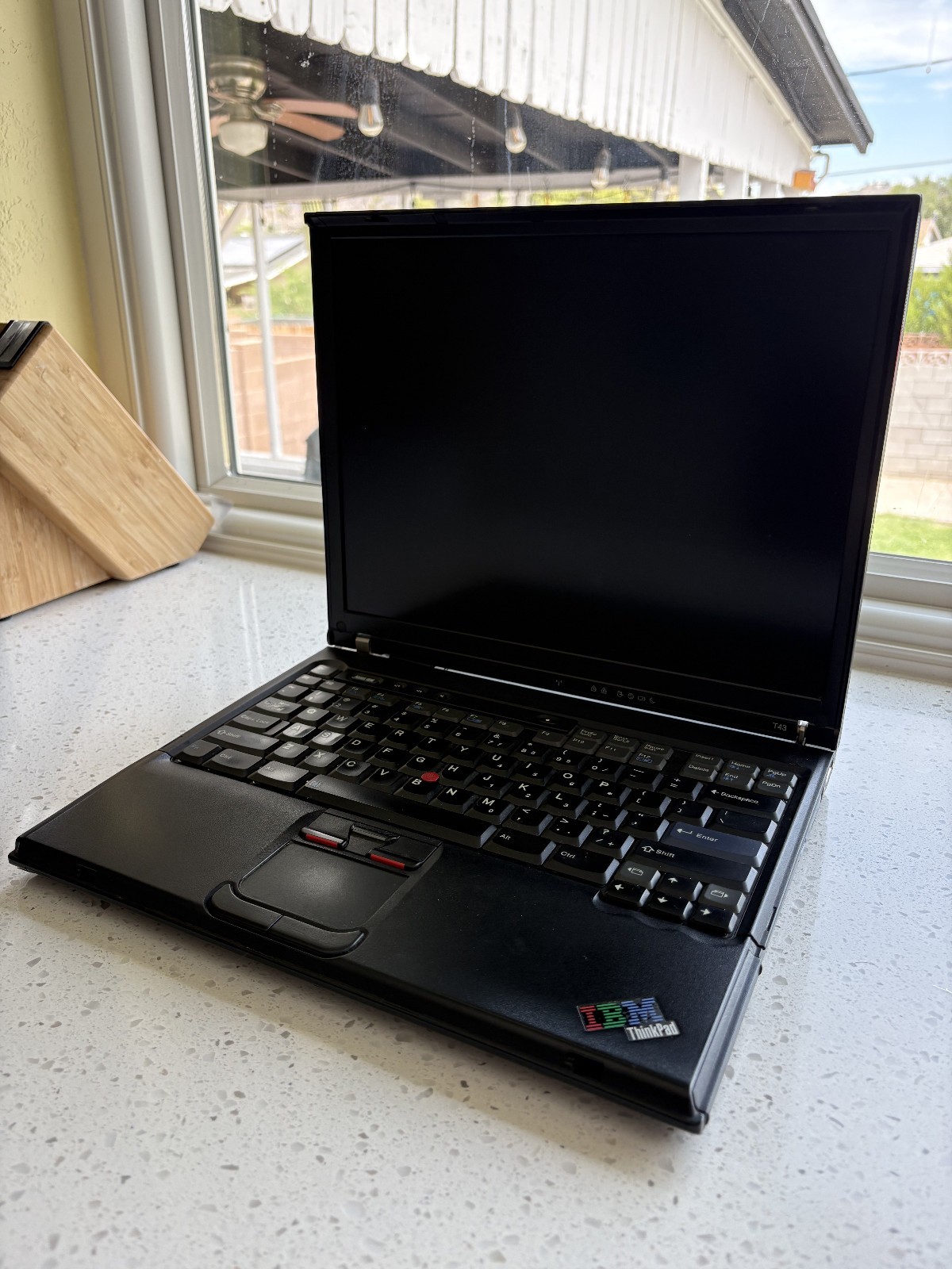 IBM Lenovo Thinkpad T43 Intel Pentium M 1.86 Ghz 1.5GB RAM 40GB HDD Linux