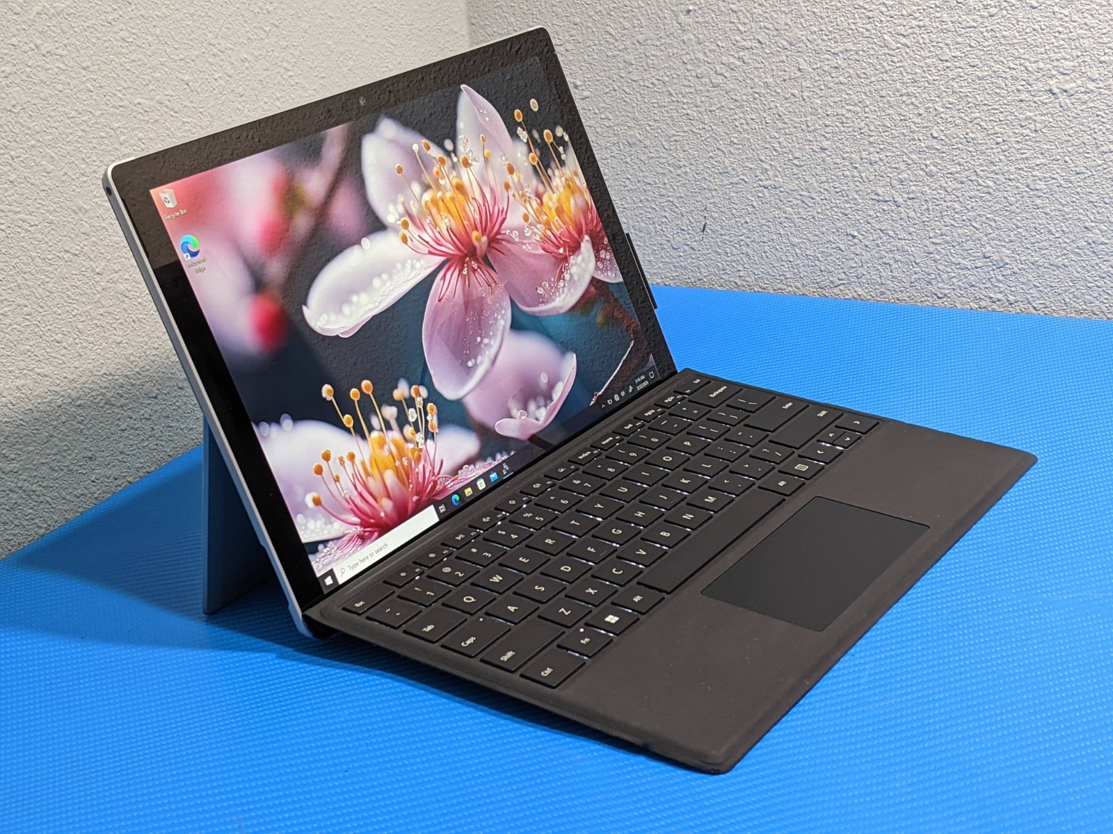 MS Surface Pro 1796 12.3″ 2736×1824 TOUCH i5-7th Gen 2.6GHz 4GB 128GB SSD AS-IS