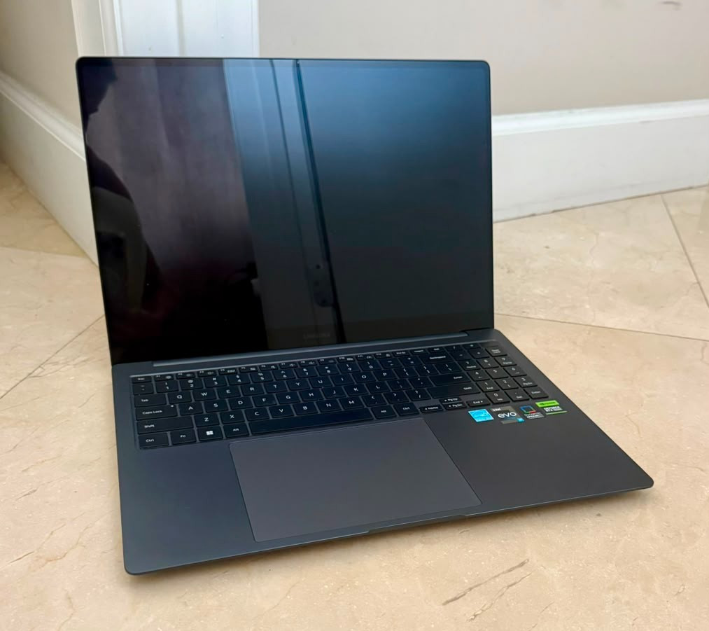 Samsung Galaxy Book3 Ultra 16 i9-13900H RTX 4070 32GB 1TB OLED Laptop