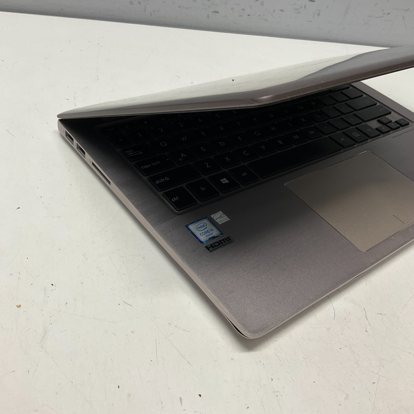 Asus ZenBook UX303UA Intel Core i5-6200U 8GB RAM 256GB SSD Windows 10 Pro