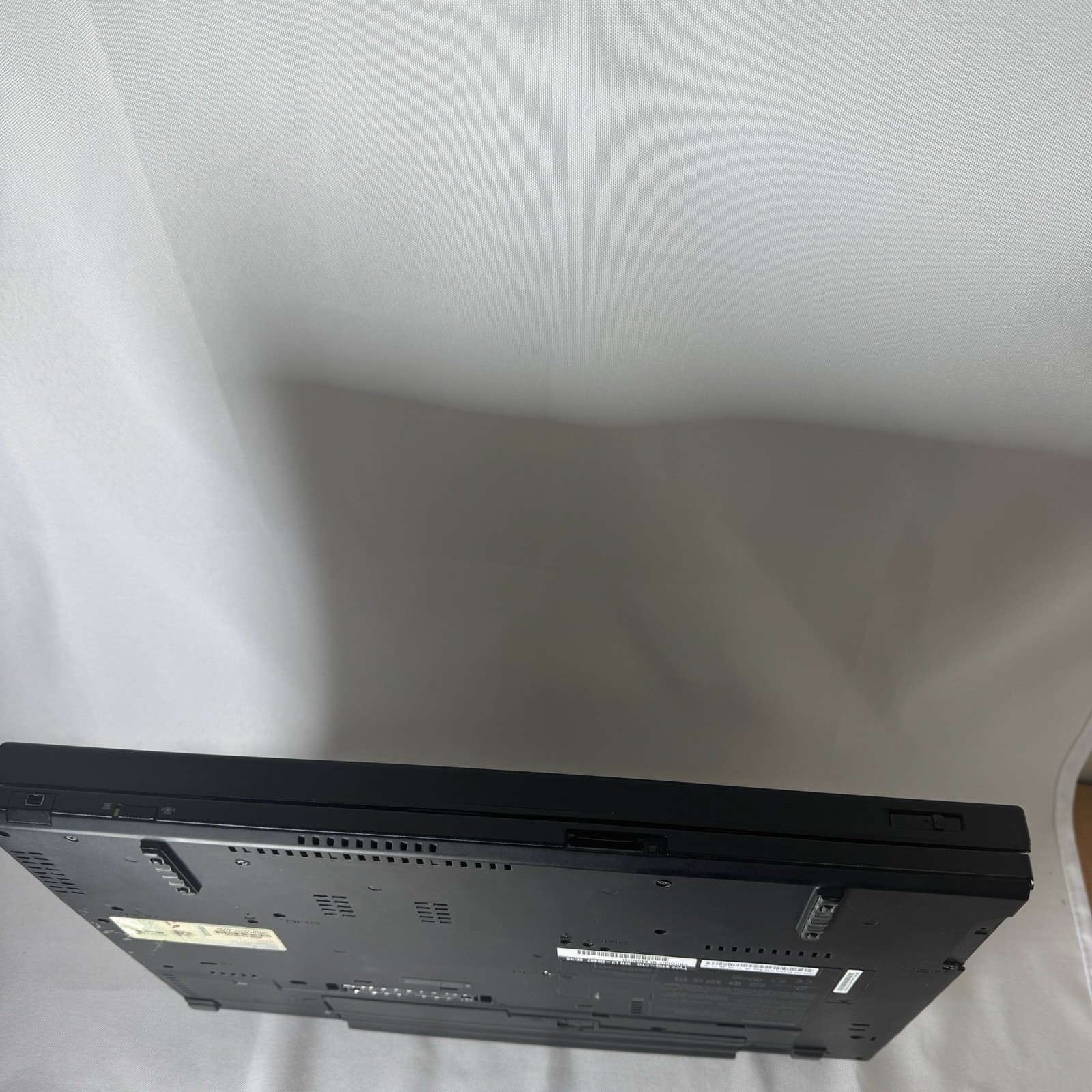 Lenovo Thinkpad T61 Laptop Computer With Charger- Boots To Bios No Hard Drive ￼￼