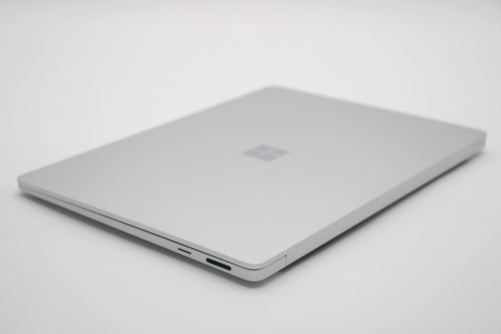 NEW – Microsoft Surface Laptop 7 13.5″ *Snapdragon X Plus/ 16GB RAM/ 256GB SSD*