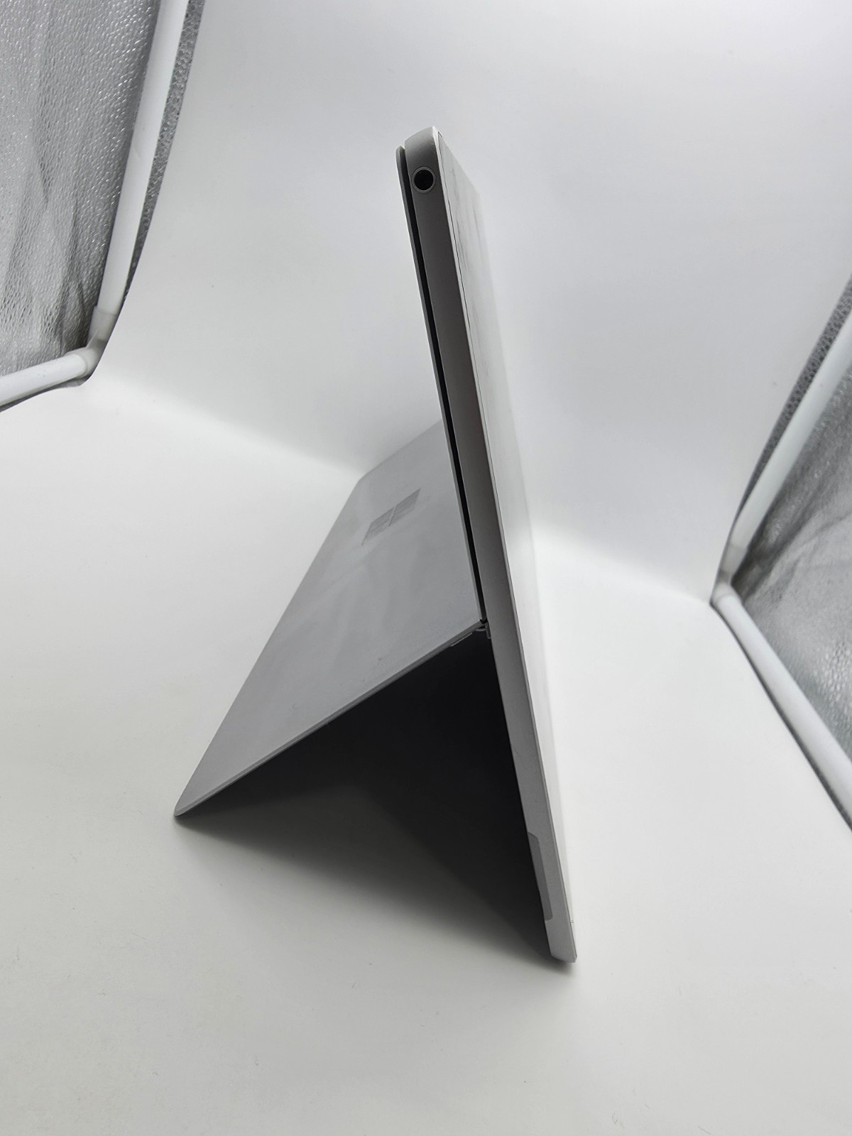 Microsoft Surface Pro (128GB, i5 7th Gen., 4GB)Laptop/Tablet – Silver – 1796