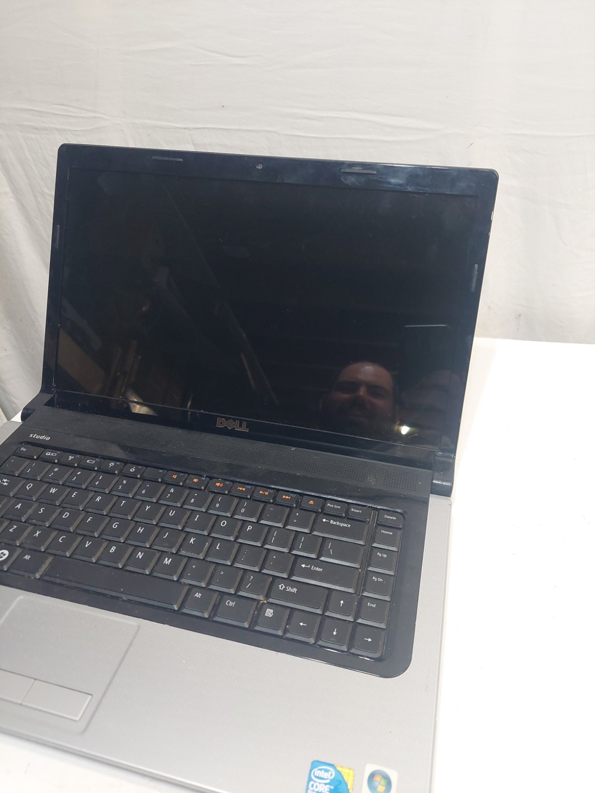 DELL STUDIO 1555 PP39L – FOR PARTS – INTEL CORE 2 DUO 15″ Untested No Cord