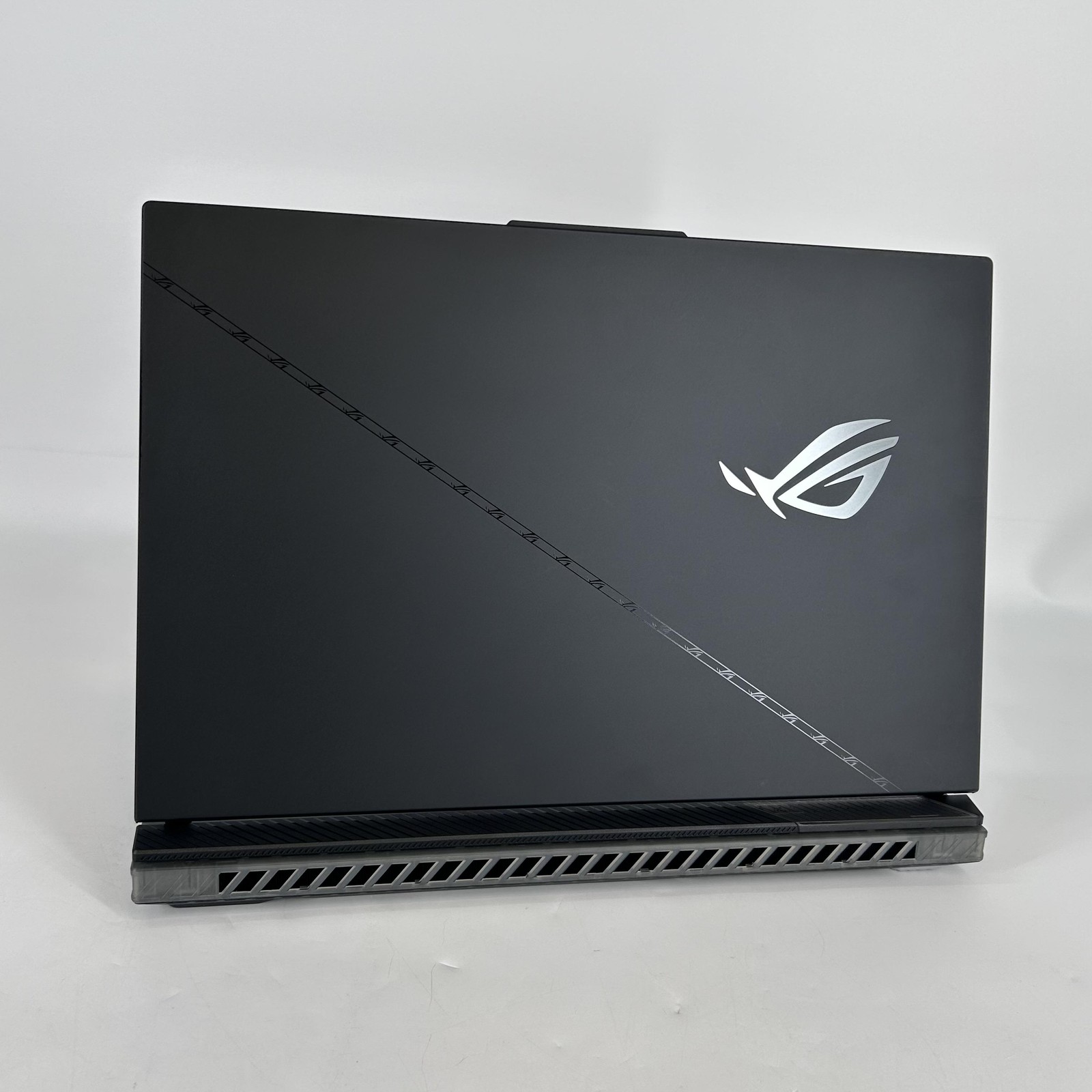 Asus ROG Strix Scar 18 G834 240Hz QHD+ 2.2 GHz i9-13980HX 32GB 2TB SSD RTX 4090