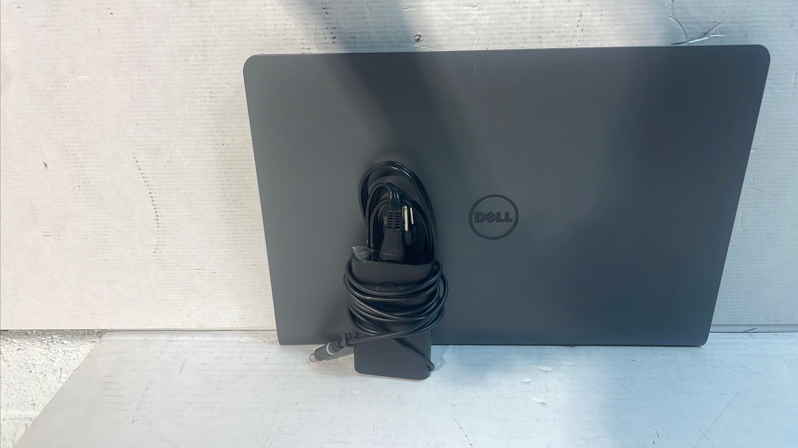 Dell Latitude 3550 P38F001 Intel Core i5 SN CW8MY32 15.6″ Laptop