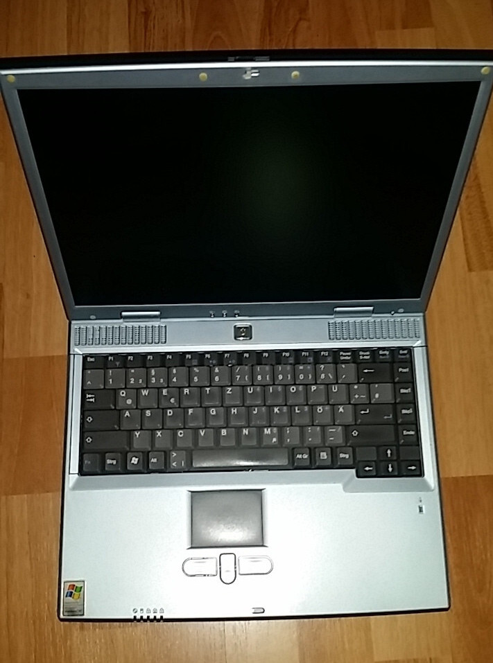 Terra 3000 – Windows XP Laptop – Model 8375 – Retro