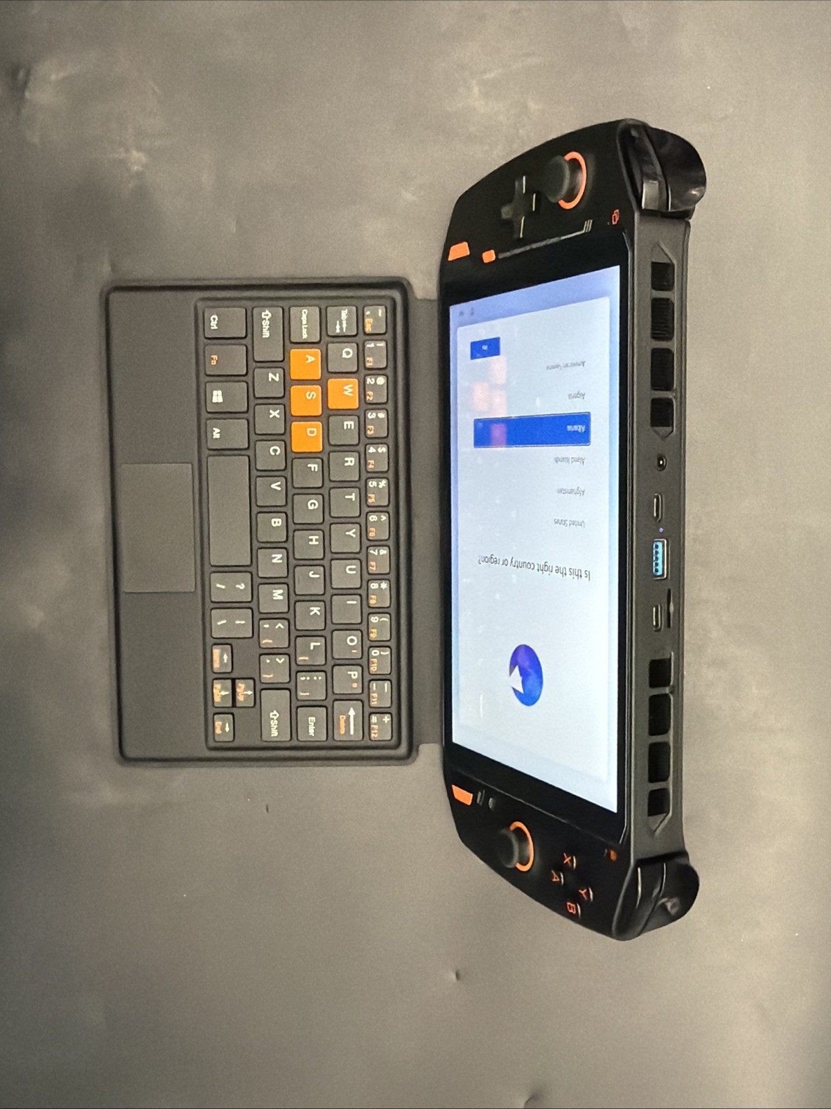 USED OneXPlayer Handheld Gaming PC (i7-1195G7 16GB RAM 2TB SSD W11) Black/Orange