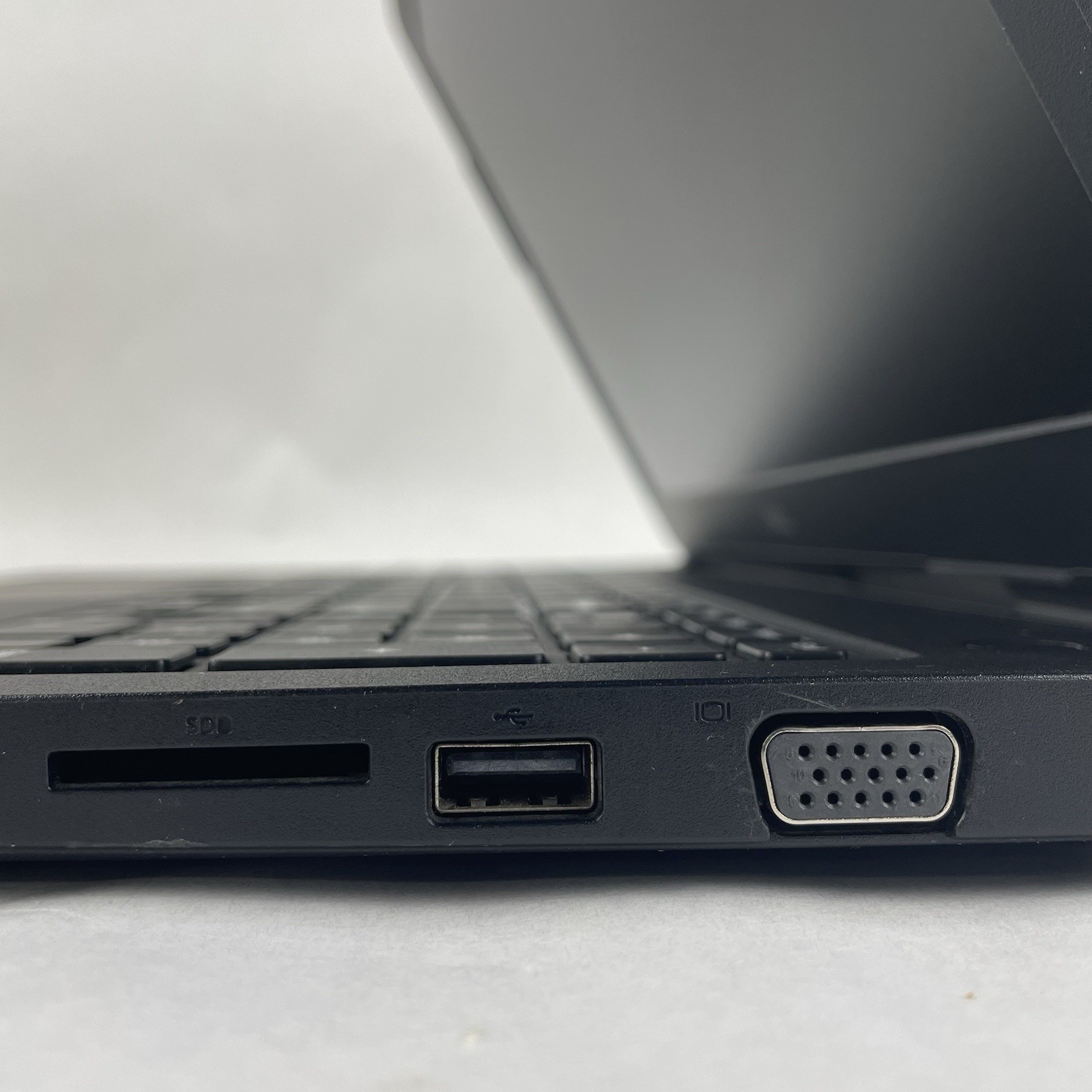 Dell Latitude 3580 15.6″ i7-7500U 2.70 GHz 8 GB RAM No SSD/OS/AC/Battery