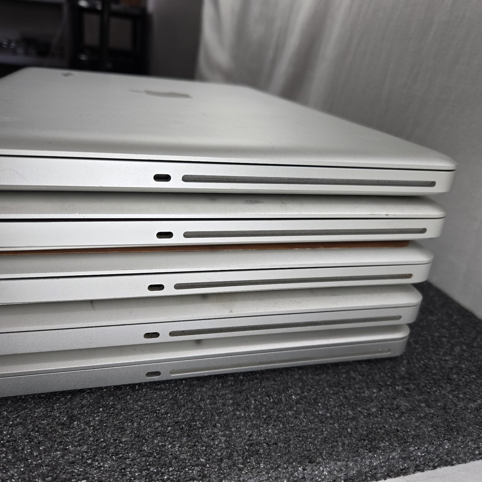 Lot of (5) Apple MacBook Pro A1286 intel i5 – Mixed condition — PARTS