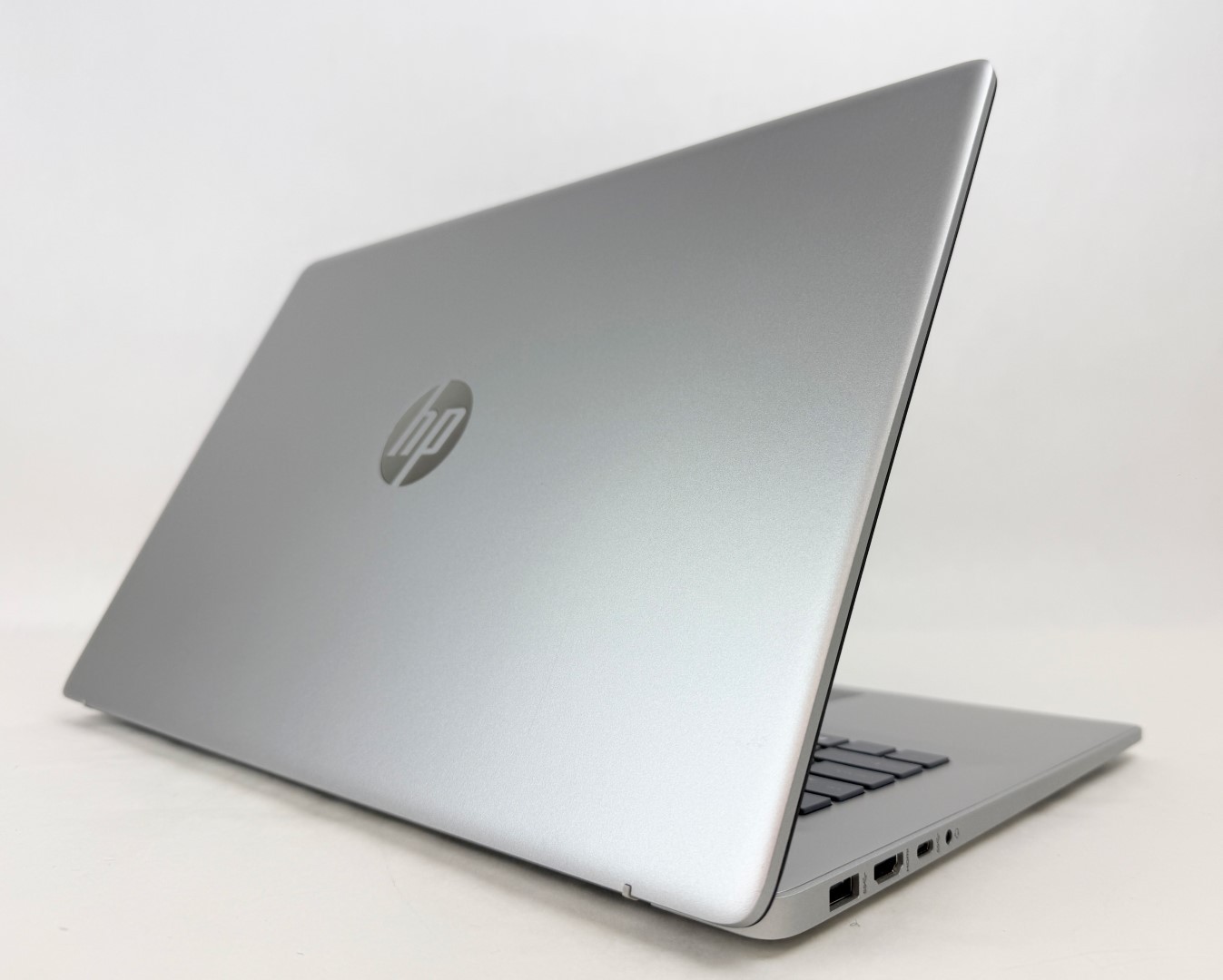 HP 17-cn3053cl 17.3″ FHD 1920×1080 i5-1335U 12GB 512GB SSD W11H Laptop