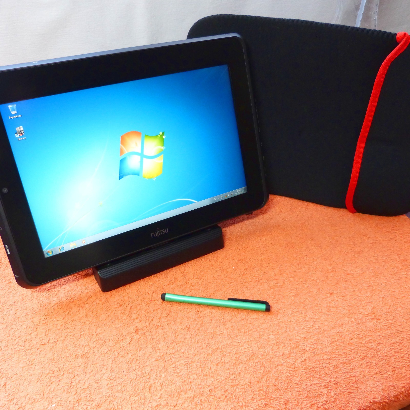 Fujitsu Q550 Convertible Tablet PC 10″ TOUCHSCREEN l EXTRAS l Windows 7 PRO