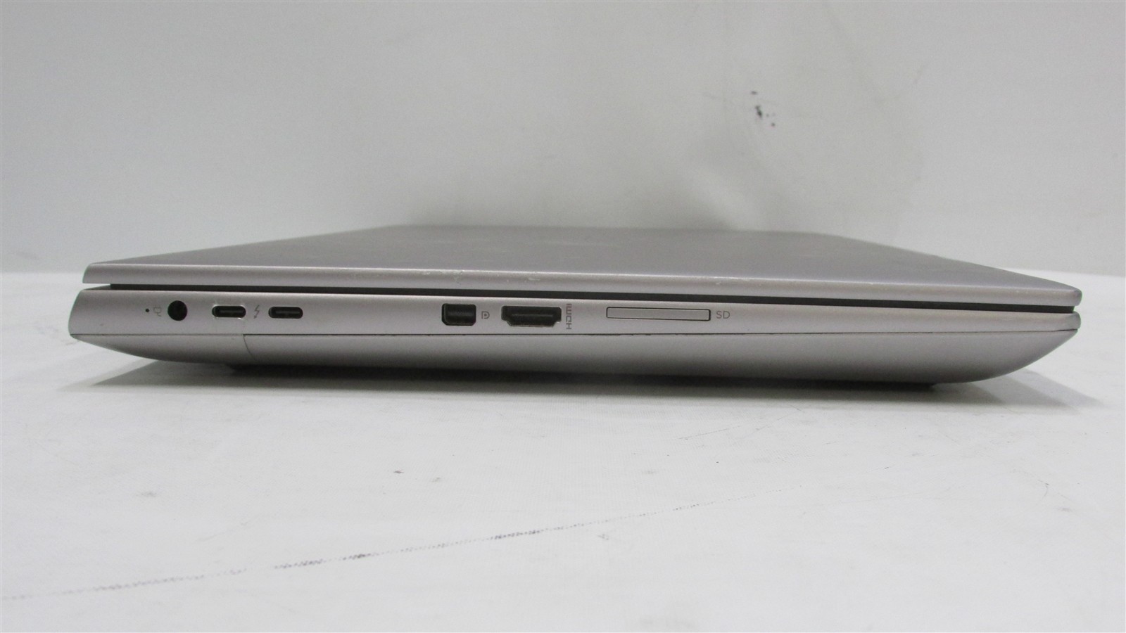 HP ZBook Fury 16 G10 i9-13950HX 2.2GHz 64GB 512GB NVME 15.6″ Win 11 Pro SCUFFS