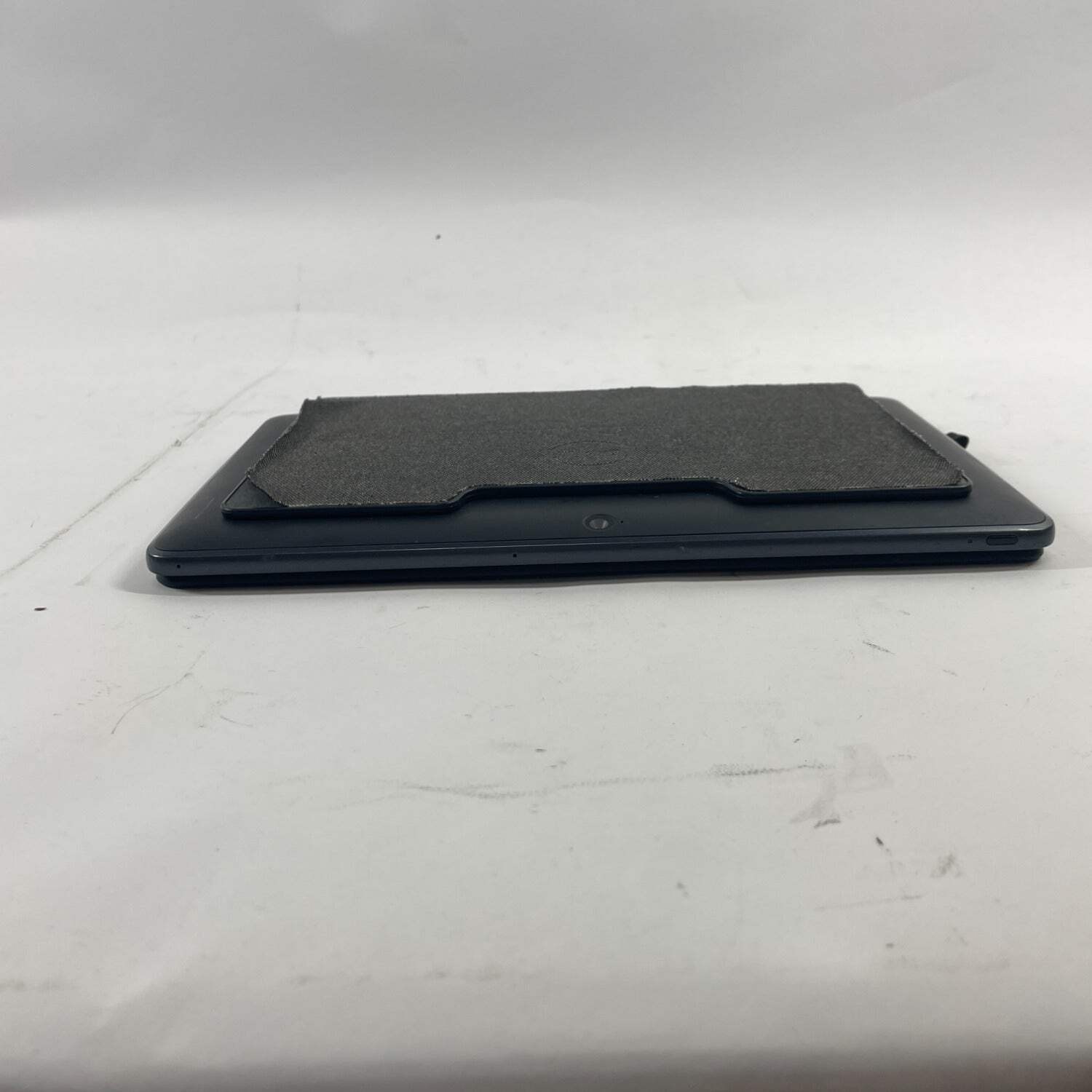 Broken Dell Latitude 5175 11.6″ M3-6Y30 0.90 4GB RAM 128GB SSD-Small Crack