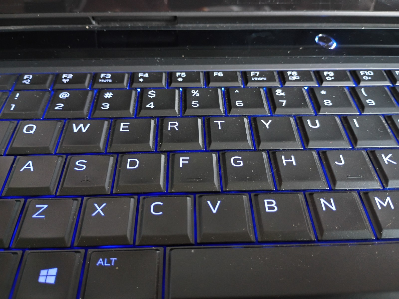 ALIENWARE 17 R4: i7-7700HQ @ 2.8, 32 GB DDR4 RAM, 1.512 TB SSD & HDD