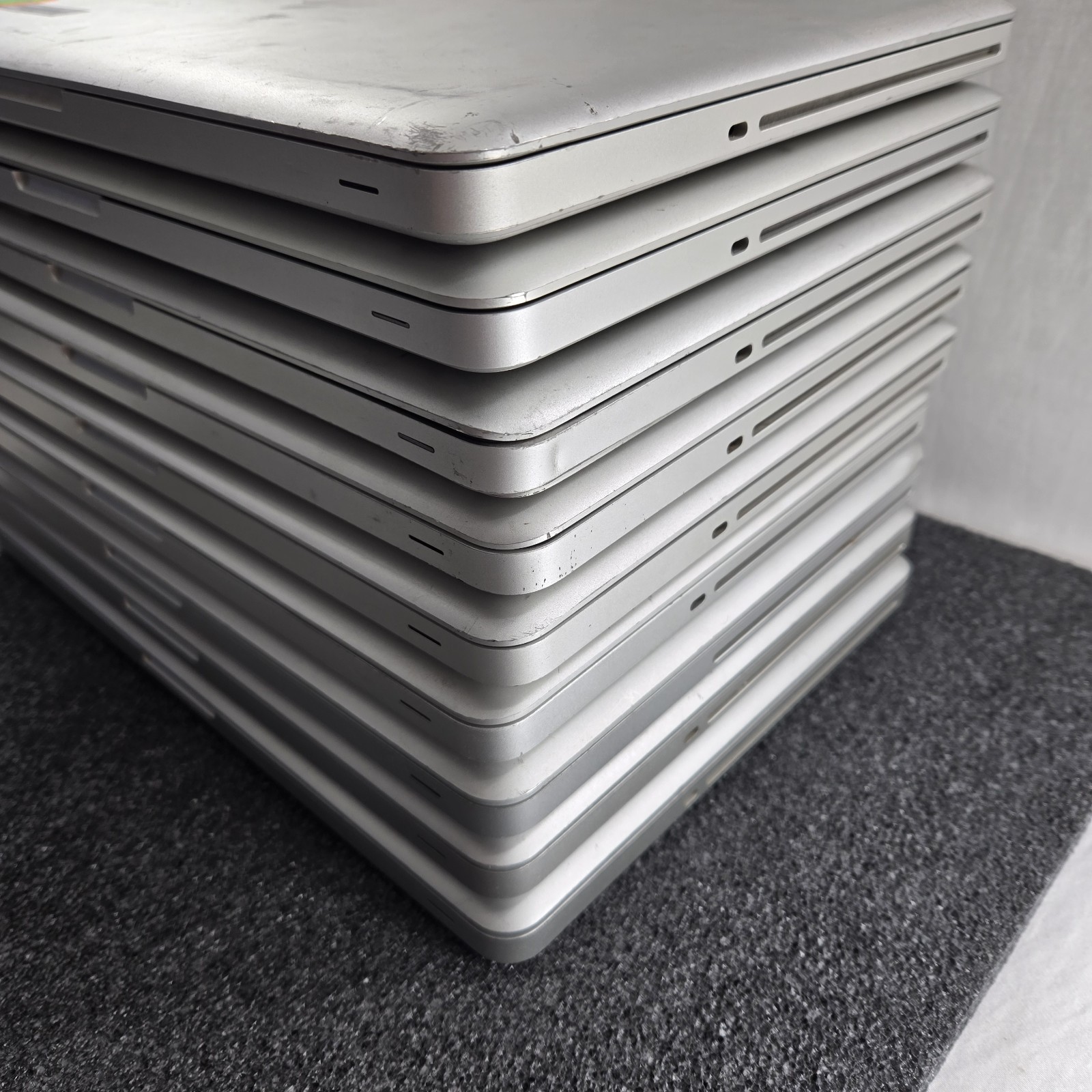Lot of (9) Apple MacBook Pro A1278 Core 2 Duo 2.26GHz – Mixed Ram & HDD – PARTS