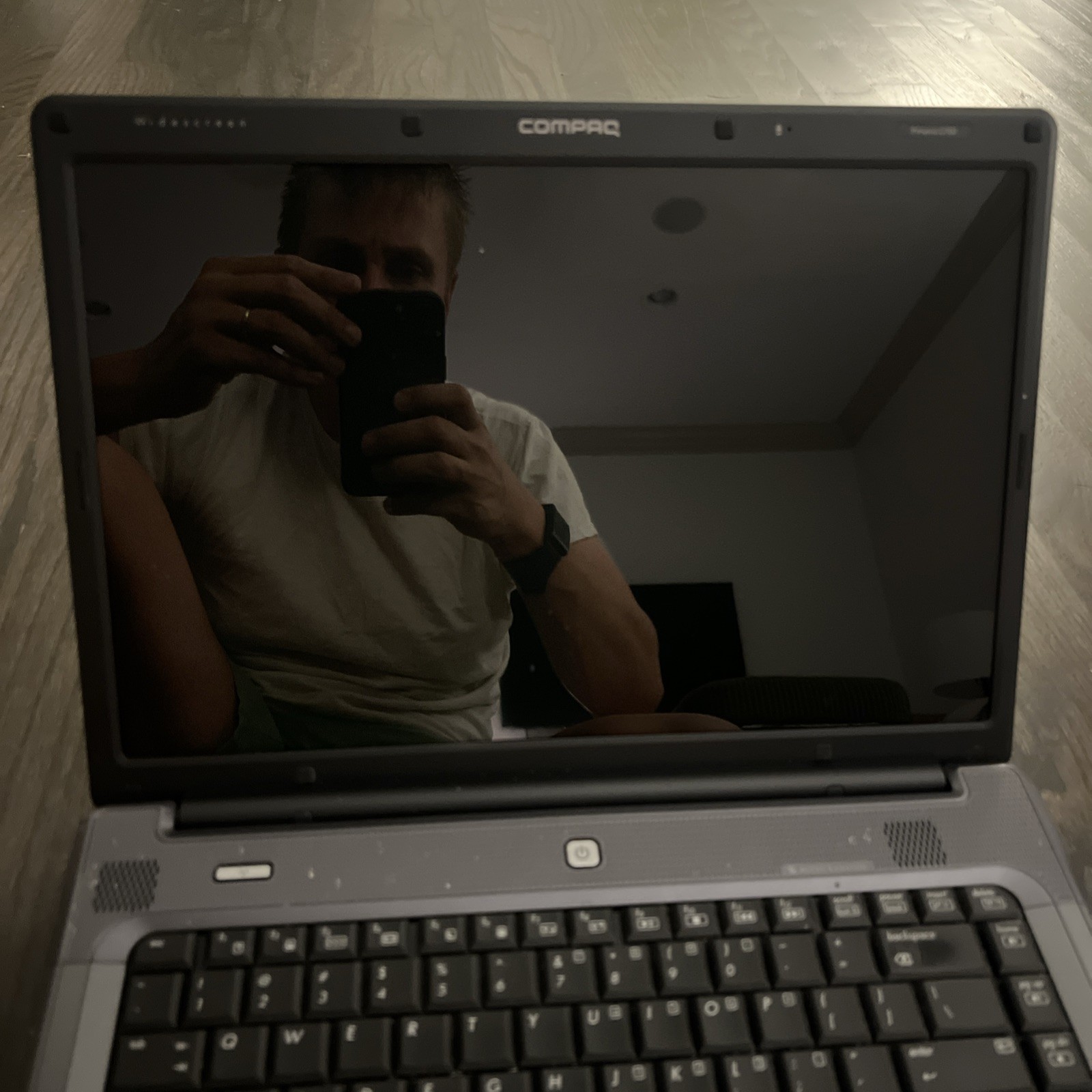 HP Compaq Presario C700 Laptop For Parts Broken LCD Screen Boots NO HDD/RAM JR