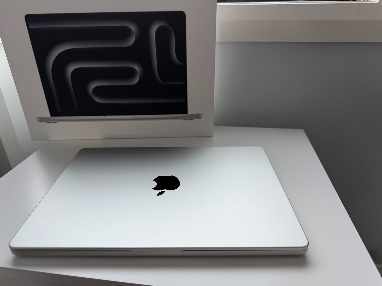 Apple MacBook Pro 14 inch M5 Pro Chip 2025 SSD 512GB Storage 16GB RAM + Warranty