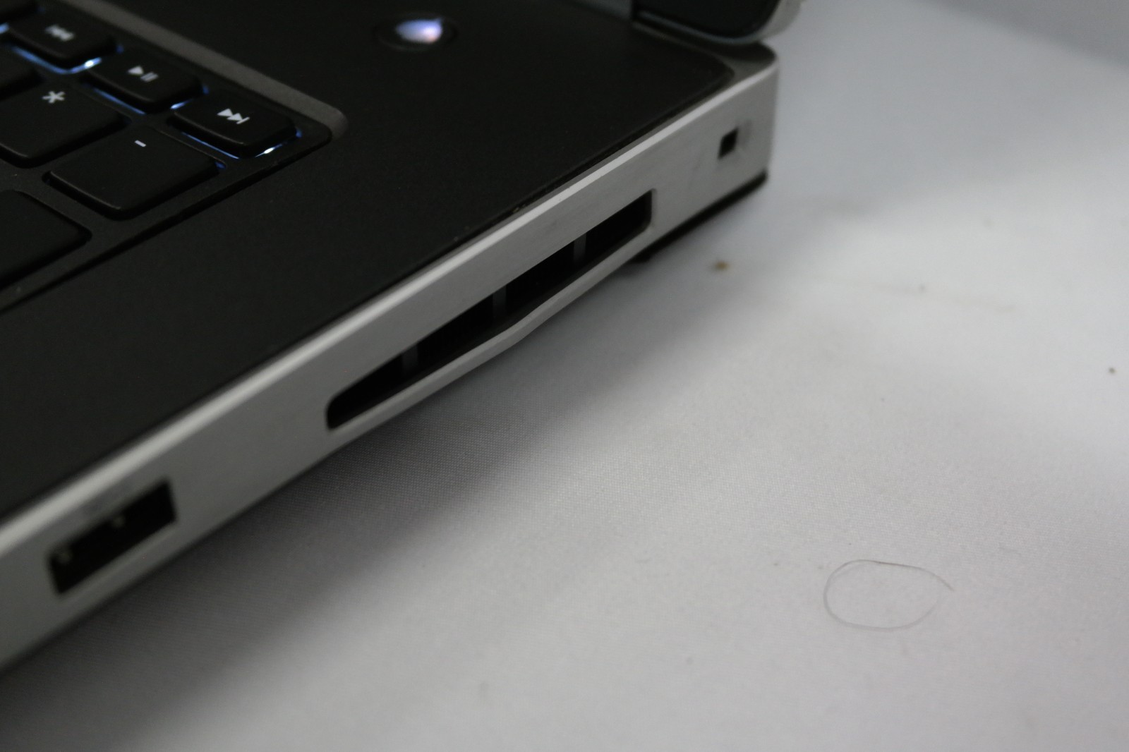 Dell Precision 7740 Core I7-9750H 16Gb 512Gb RTX 3000 6Gb