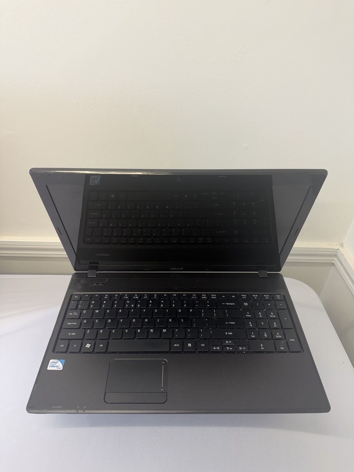 Acer Aspire 5336-2524 Laptop – Good Screen – Intel Celeron 900 – Read Des