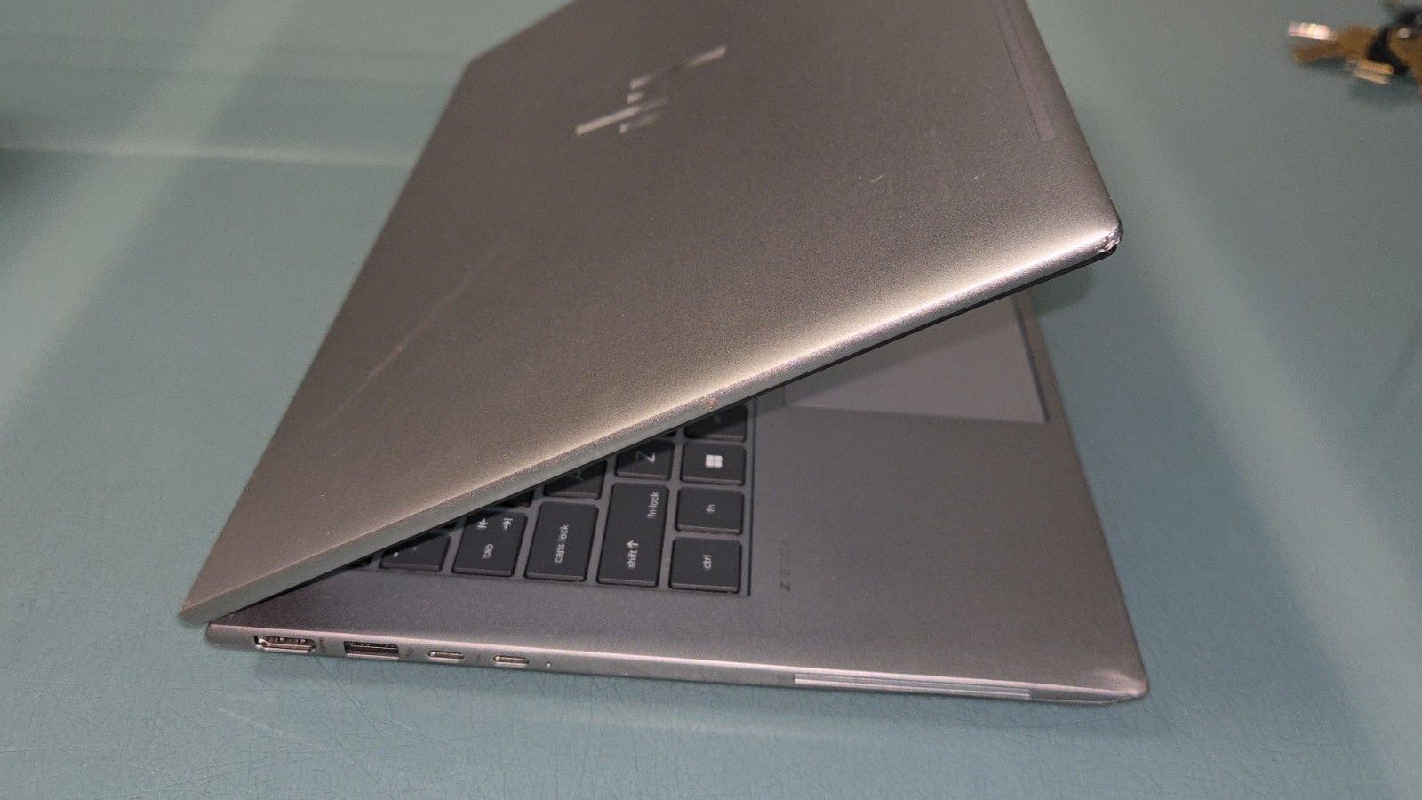 HP ZBook Firefly G11 14″ FHD+ ULTRA 5 135U – 512GB SSD – 32GB W11 Backlit – FAST