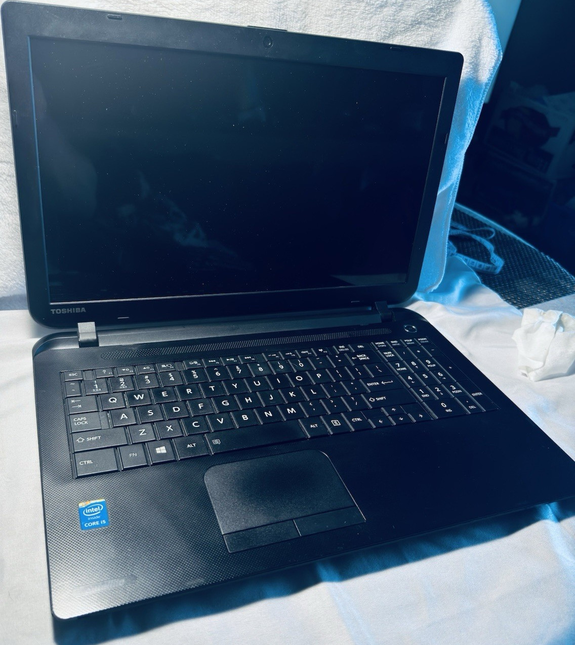 Toshiba Satellite C50-B 15.6″ Core i5 8GB RAM 1TB HDD Windows 8.1 Black