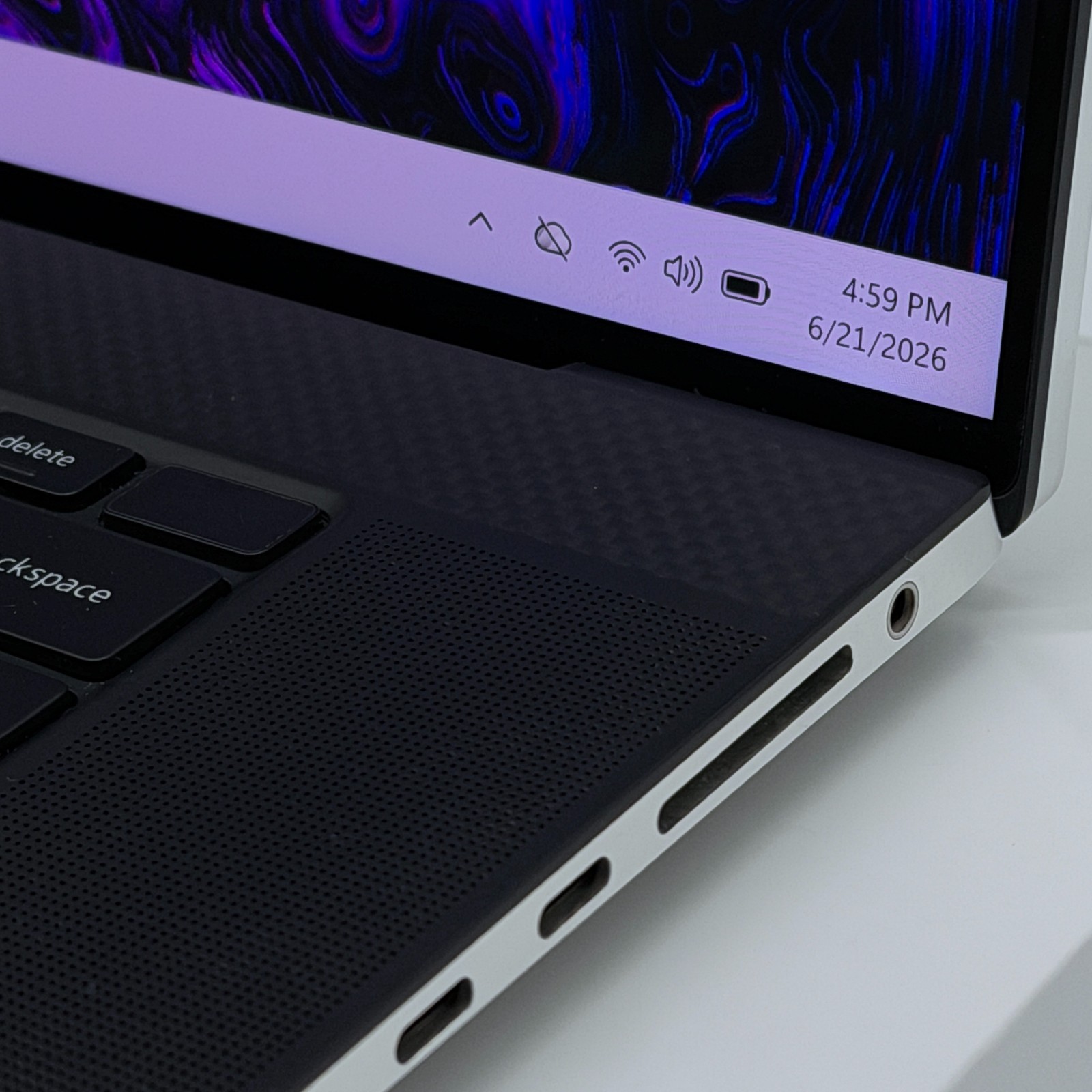 *FAST* Dell XPS 17 – CORE i9 – 64GB RAM – 2TB – NVIDIA RTX 3060 – 4K UHD