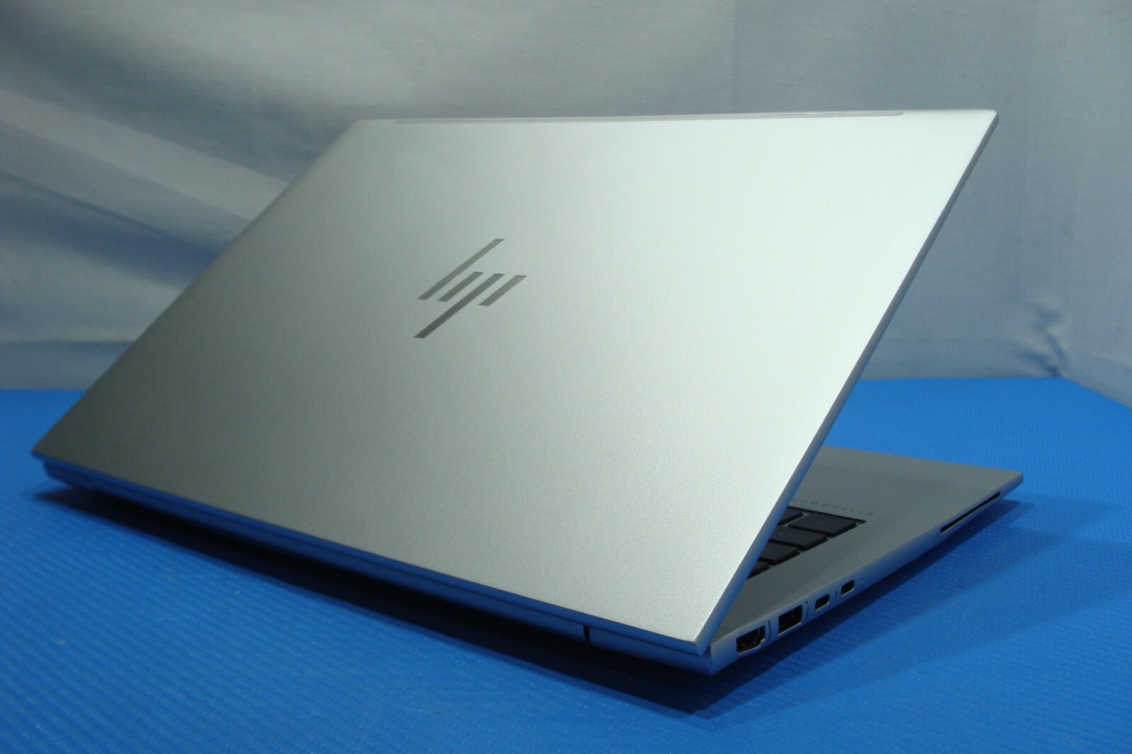 HP EliteBook 845 G10 laptop 14″FHD+AMD Ryzen 5 PRO 16GB 256GB WRTY2027 11 cycles
