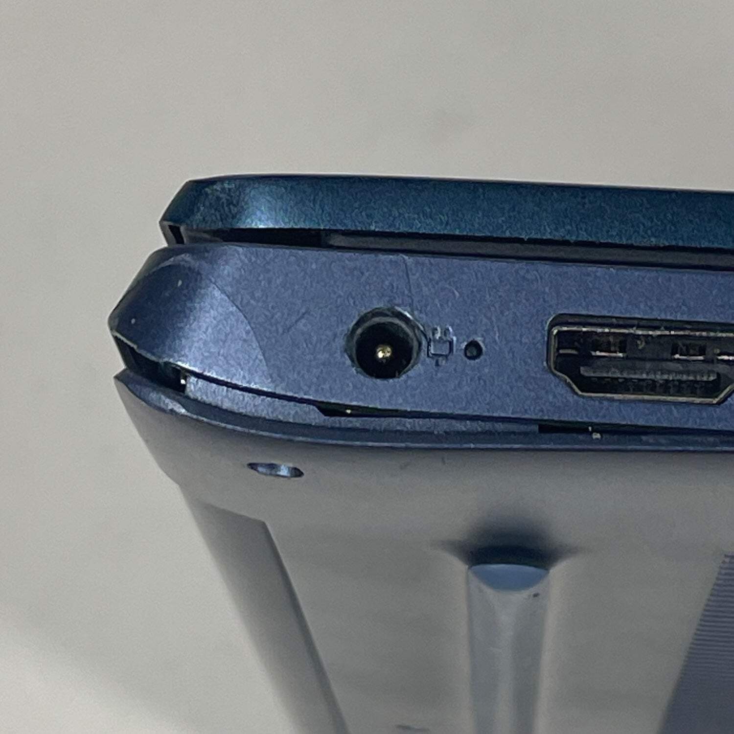 Broken Lenovo IdeaPad i3-8130u 2.2 GHz 4GB RAM 128 GB SSD